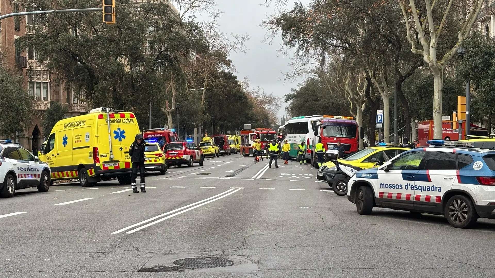 Accidente de autocares en La Diagonal de Barcelona, en directo