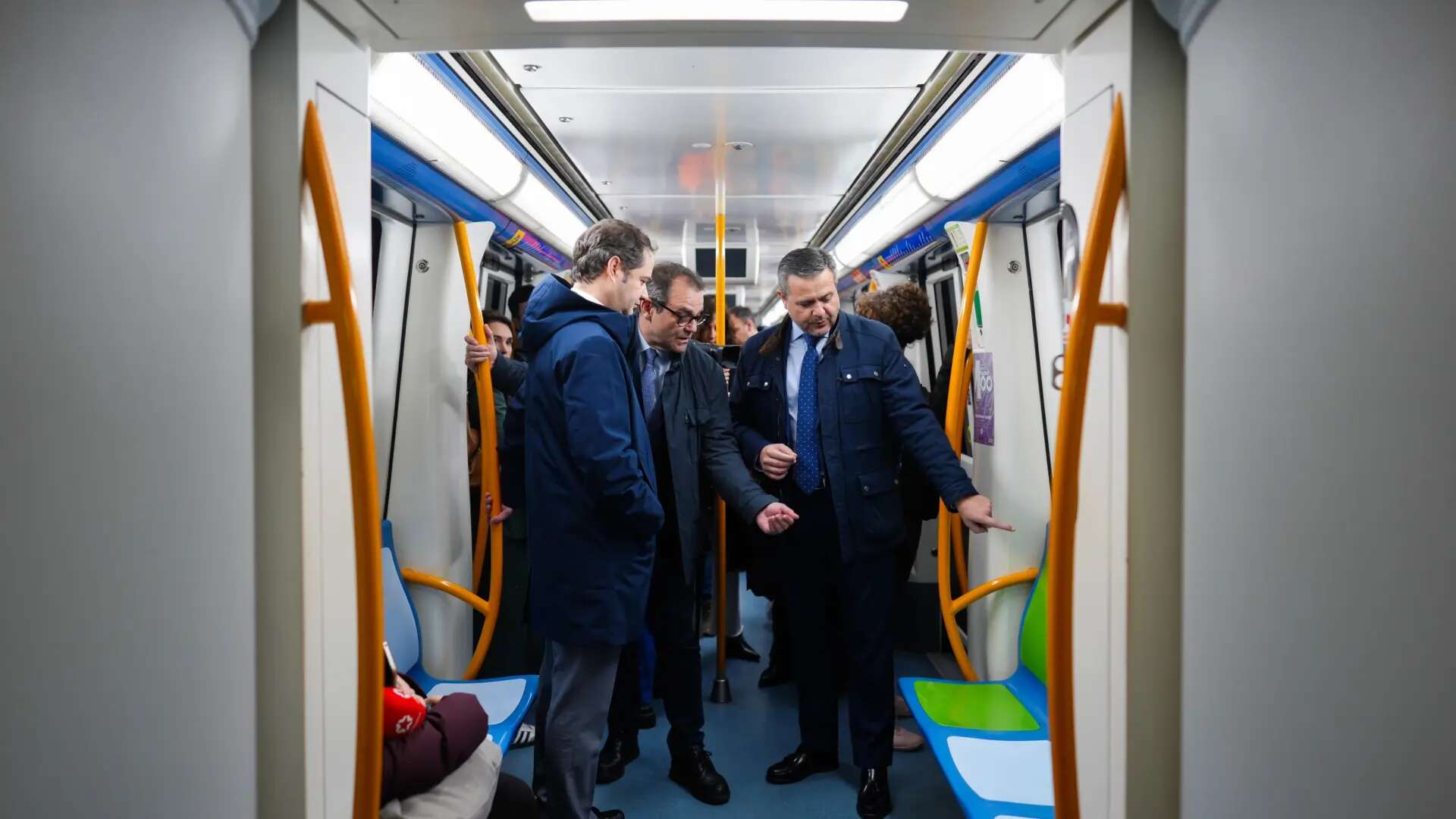 Todos los trenes de Metro de Madrid tendrán asientos verdes reservados contra viajeros incívicos