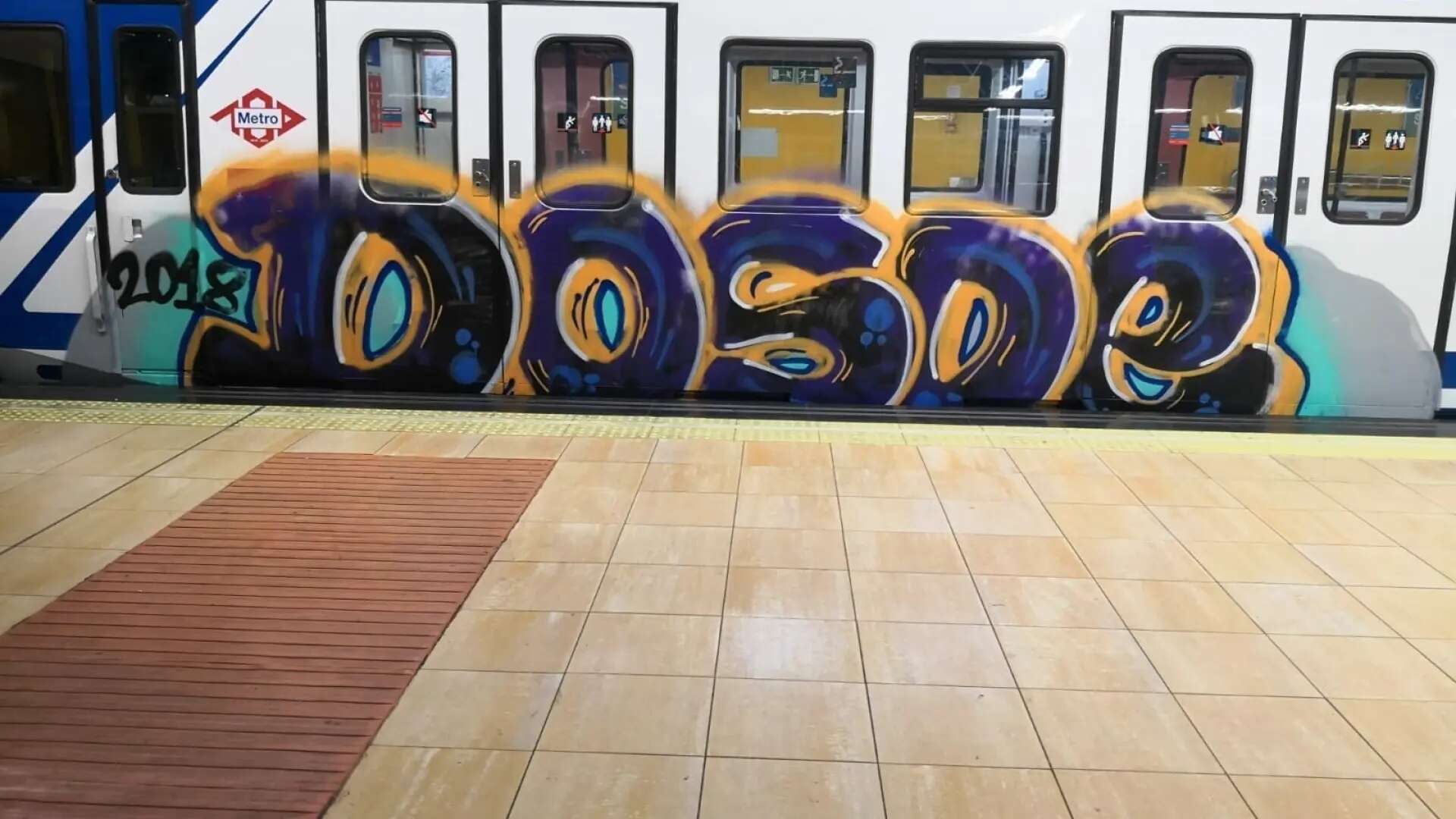 Detenidos 11 grafiteros por accionar el freno de emergencia para pintar vagones del Metro