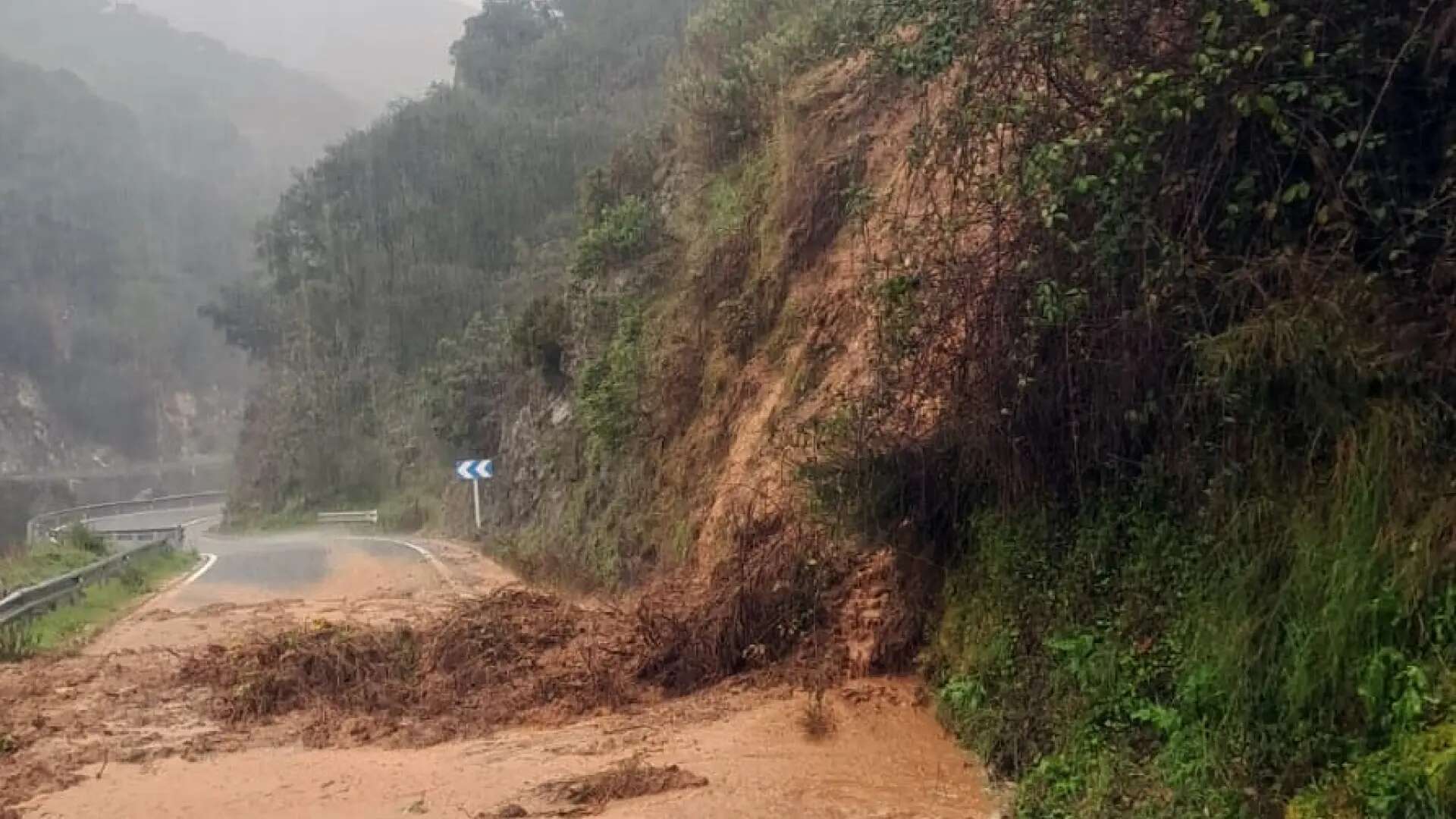 Andalucía envía un mensaje de alerta a los móviles de Ronda tras activarse el aviso rojo por las fuertes lluvias