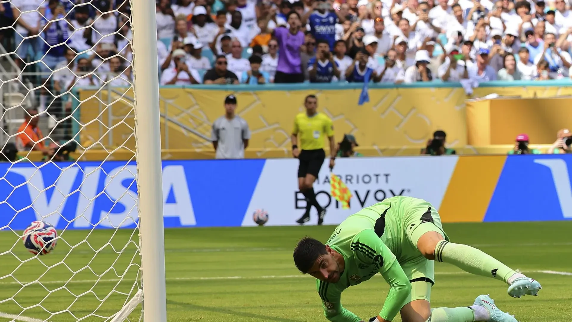 El palo de Courtois a Ancelotti tras el empate del Real Madrid: 