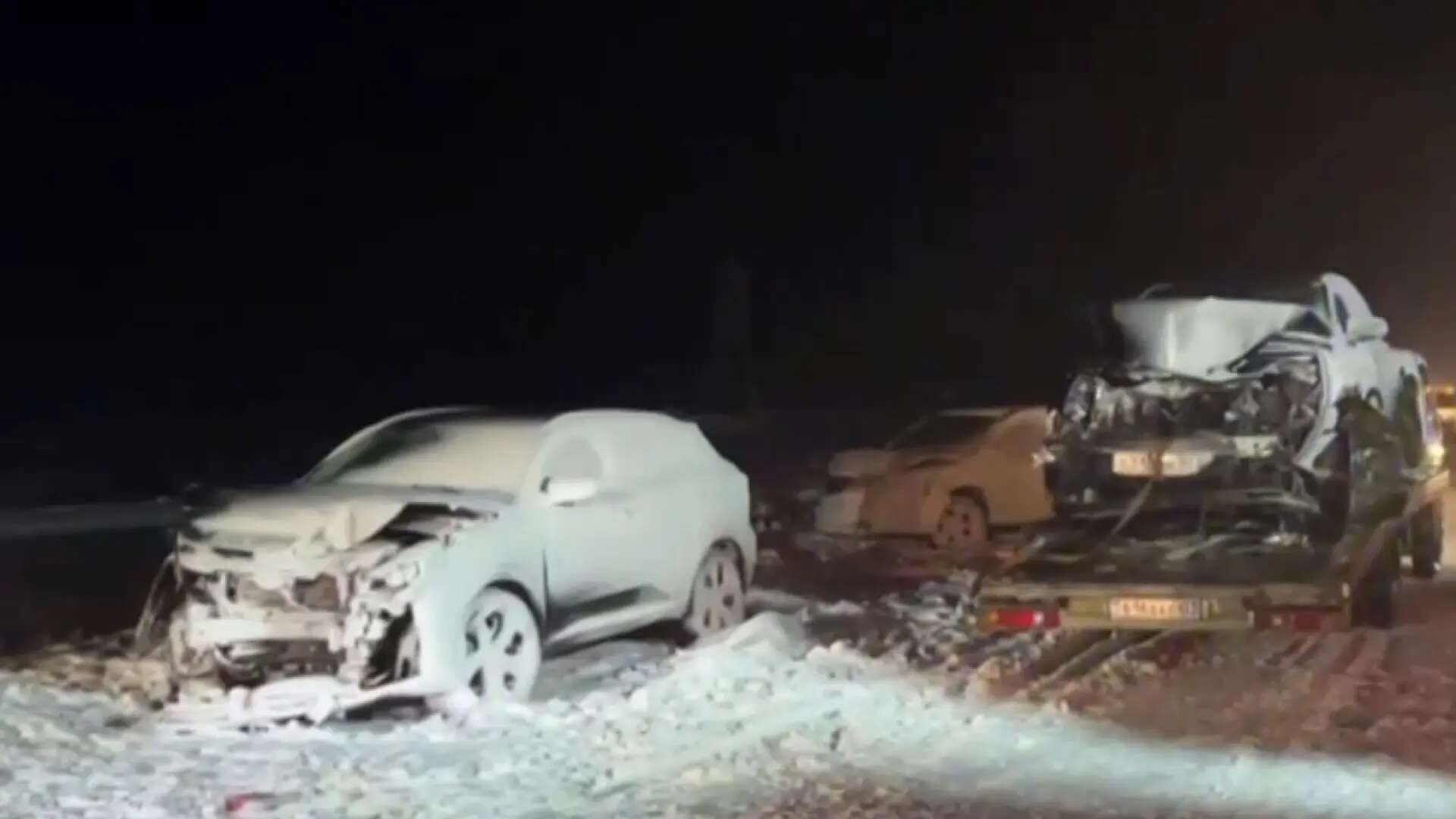 Casi cien vehículos colisionan en una carretera de Kazajistán por una tormenta de nieve