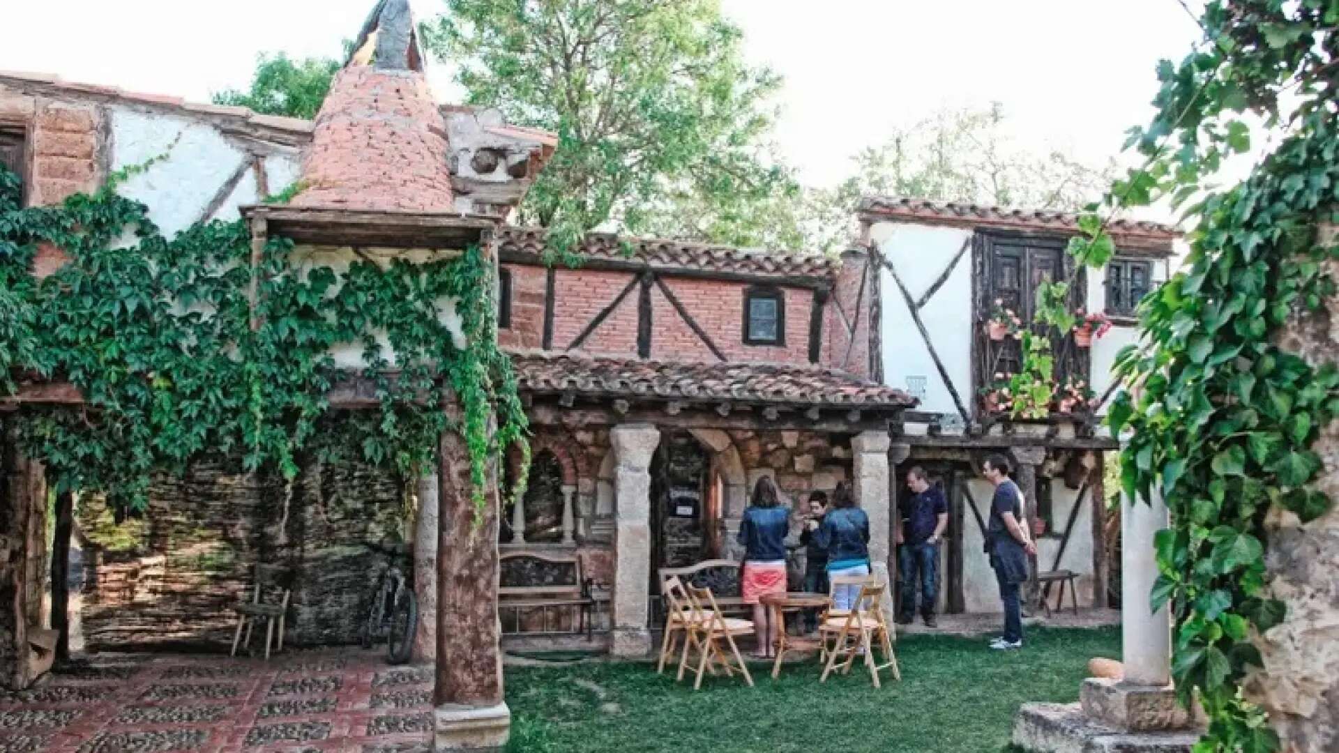 La escultura más grande del mundo está en Burgos: un pueblo construido por un solo hombre