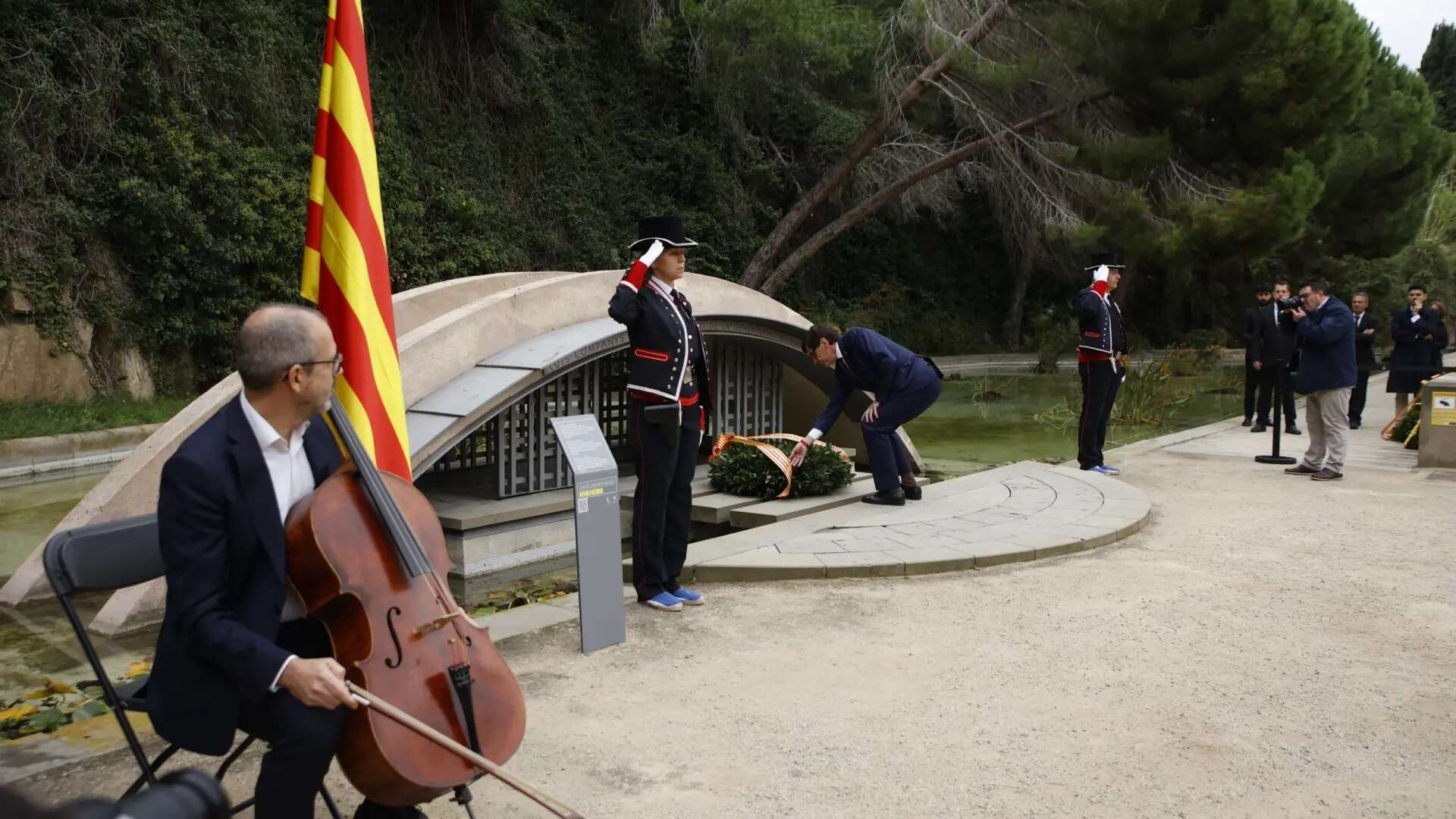 Illa, Collboni y Rull conmemoran a Lluís Companys por el 84 aniversario de su fusilamiento