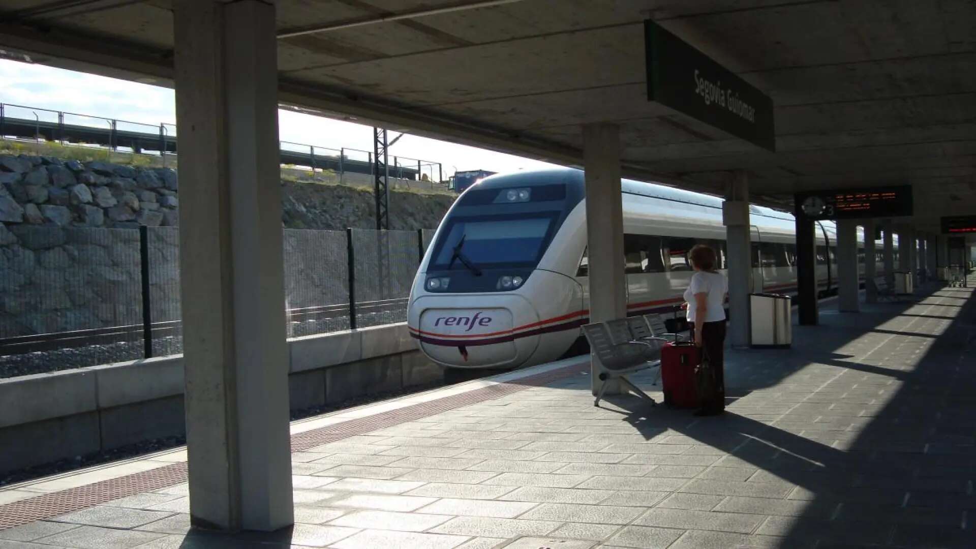 El tren barato fija población: despegue en Valladolid, Segovia, Burgos y Soria a partir de los descuentos que terminan en diciembre