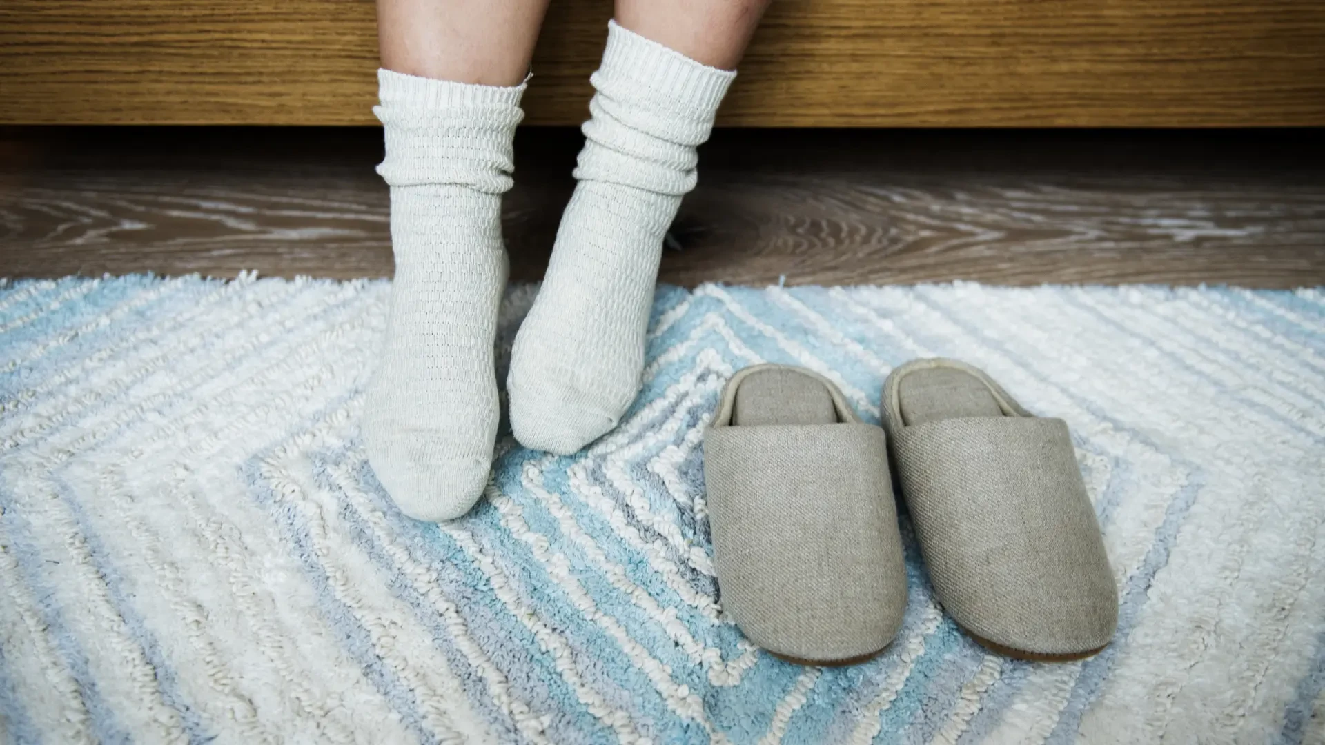 El motivo por el que nunca deberías llevar zapatos en casa, según un médico: 