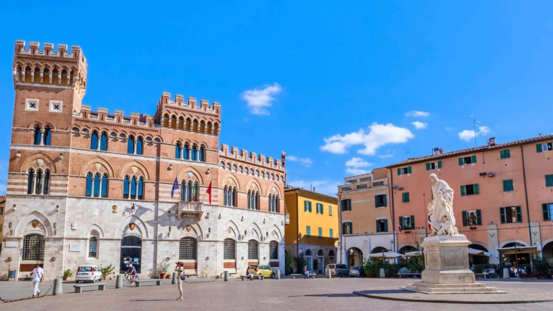 La desconocida ciudad de Italia con murallas medievales, palacios y una catedral del siglo XIII