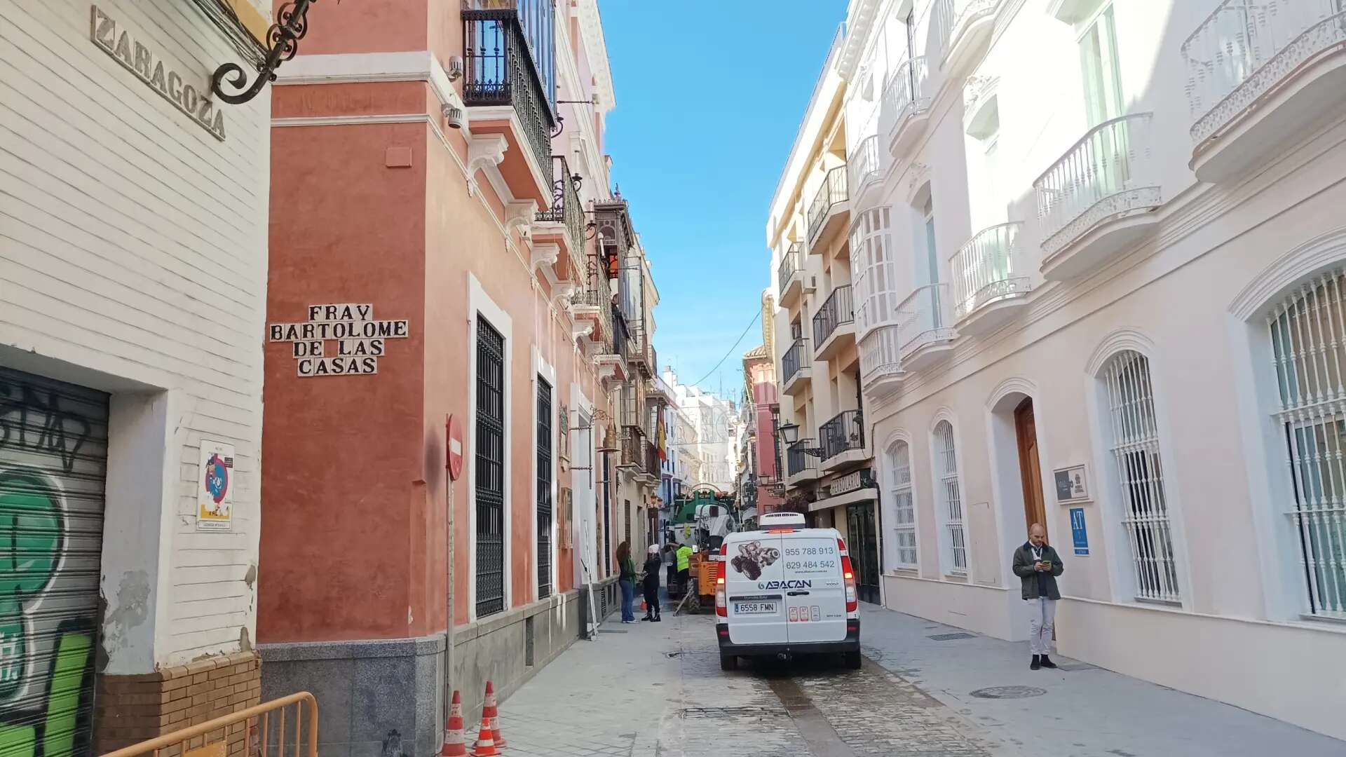 La calle Zaragoza reabre este viernes completamente al tráfico tras finalizar su reurbanización