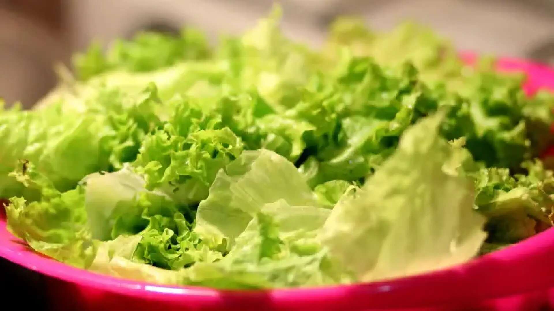 El truco para que la lechuga te dure fresca el doble de tiempo y ocupe la mitad de espacio