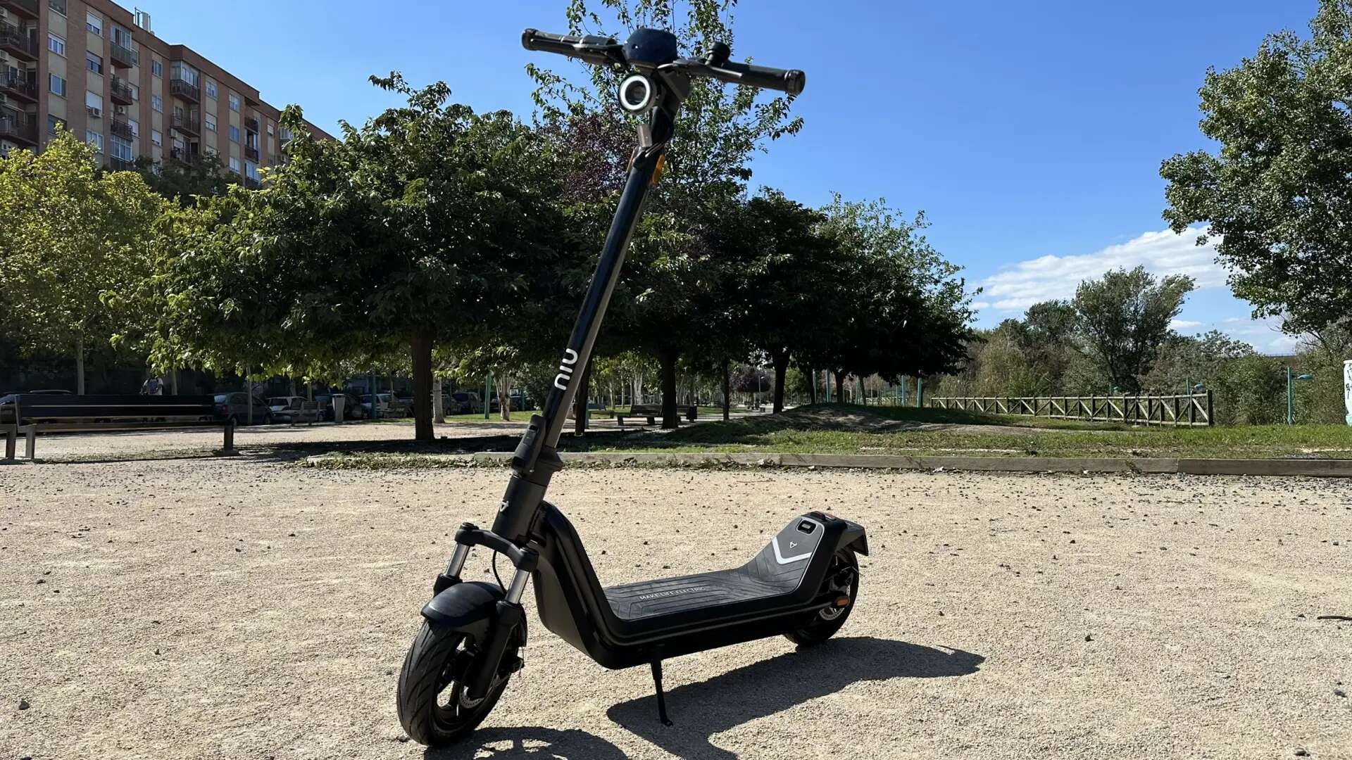 NIU KQi 300P: el todoterreno de los patinetes eléctricos que incluye intermitentes