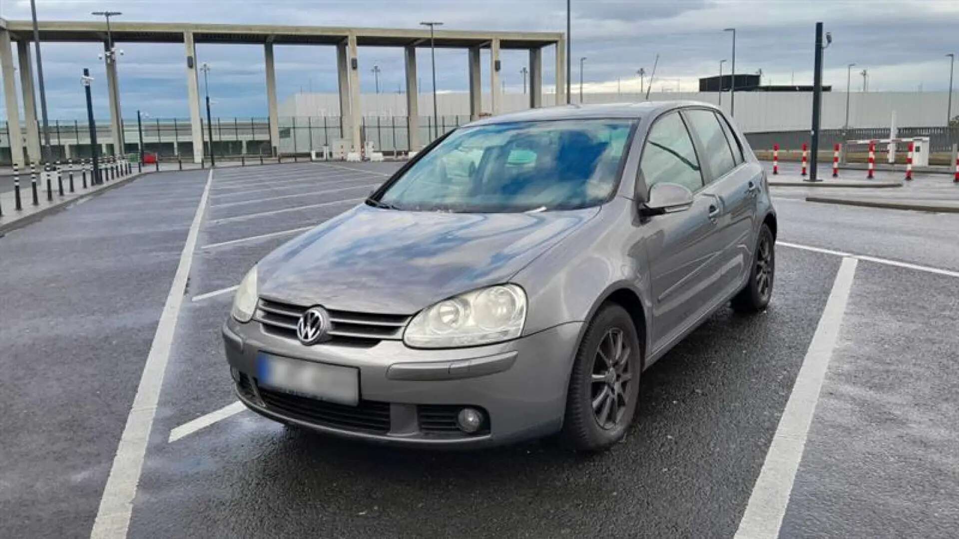 Acumula una deuda de 200.000 euros por aparcar su coche en un aeropuerto durante más de un año