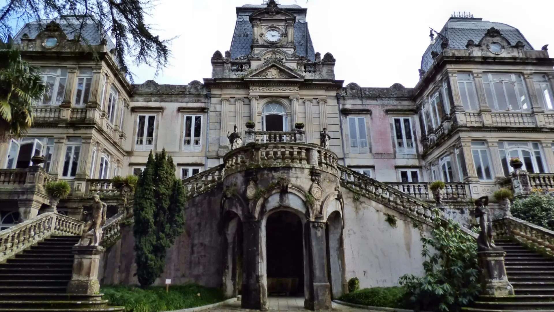 El precioso pazo de Galicia donde vivió Góngora y con un jardín botánico con 850 especies