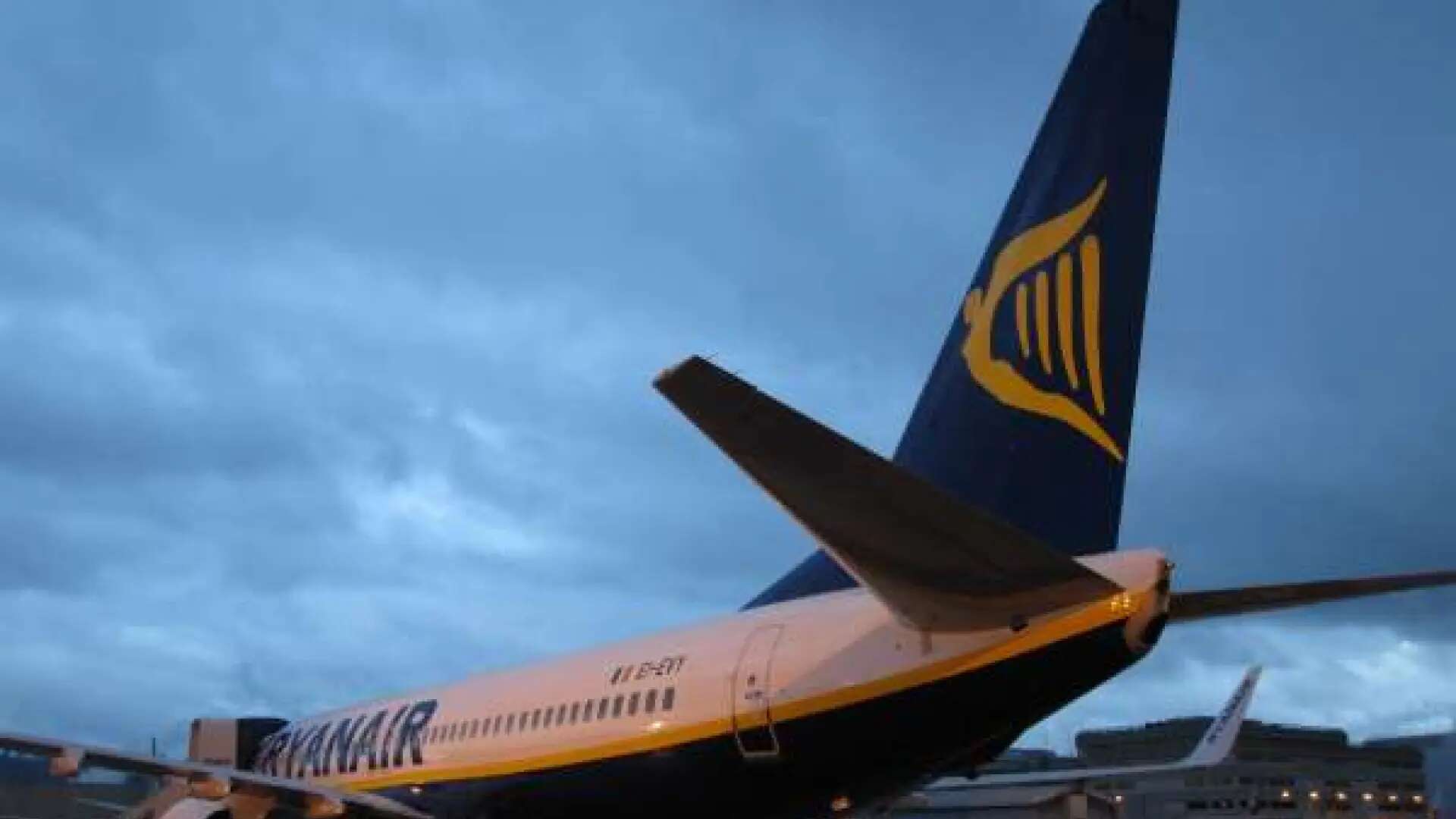 Bronca de altos vuelos: Ryanair cierra y recorta en 7 aeropuertos por las tasas de AENA y Puente no negociará hasta que vuelva