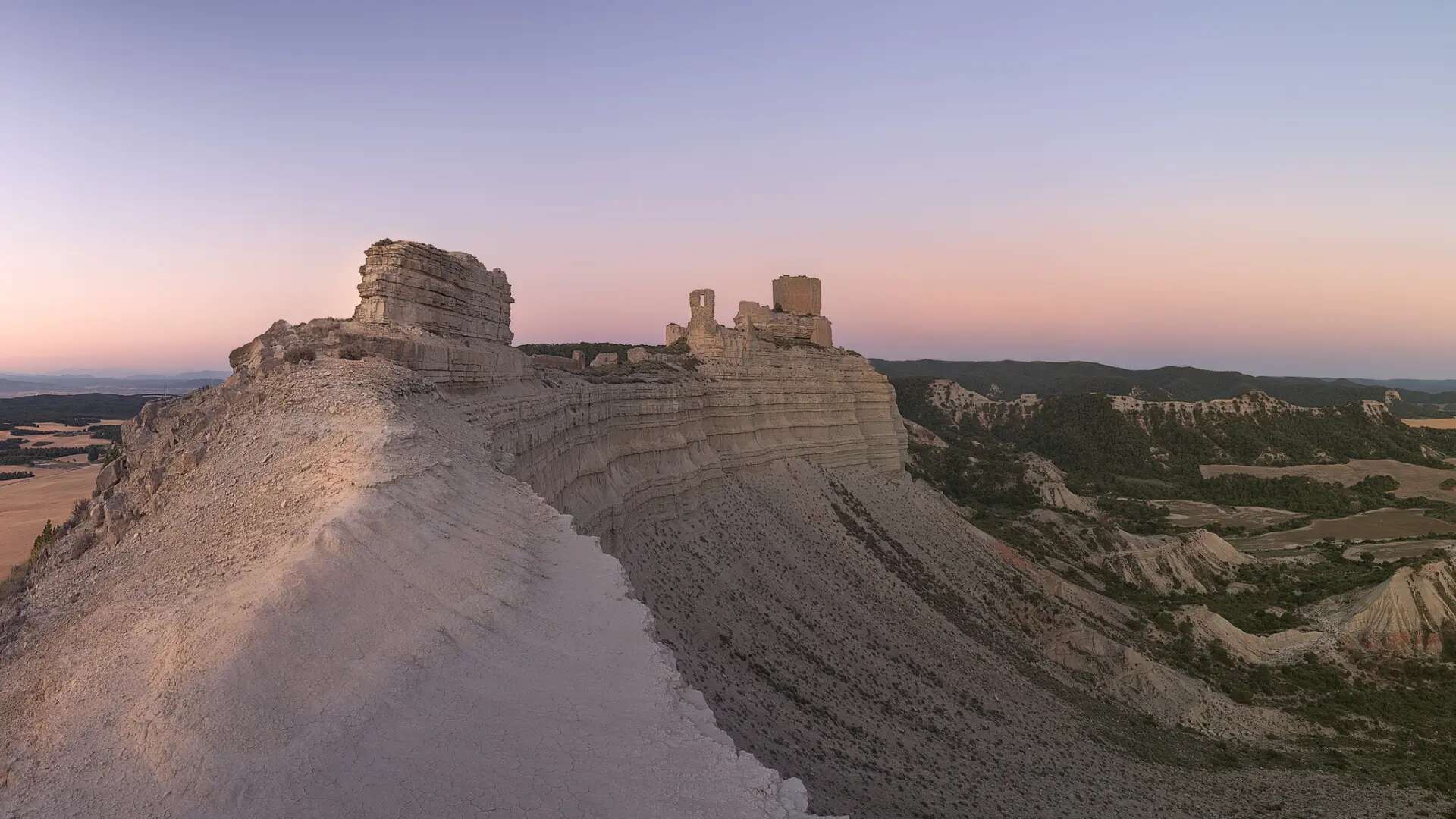 Parece las Bardenas Reales, pero en realidad es una fortaleza medieval