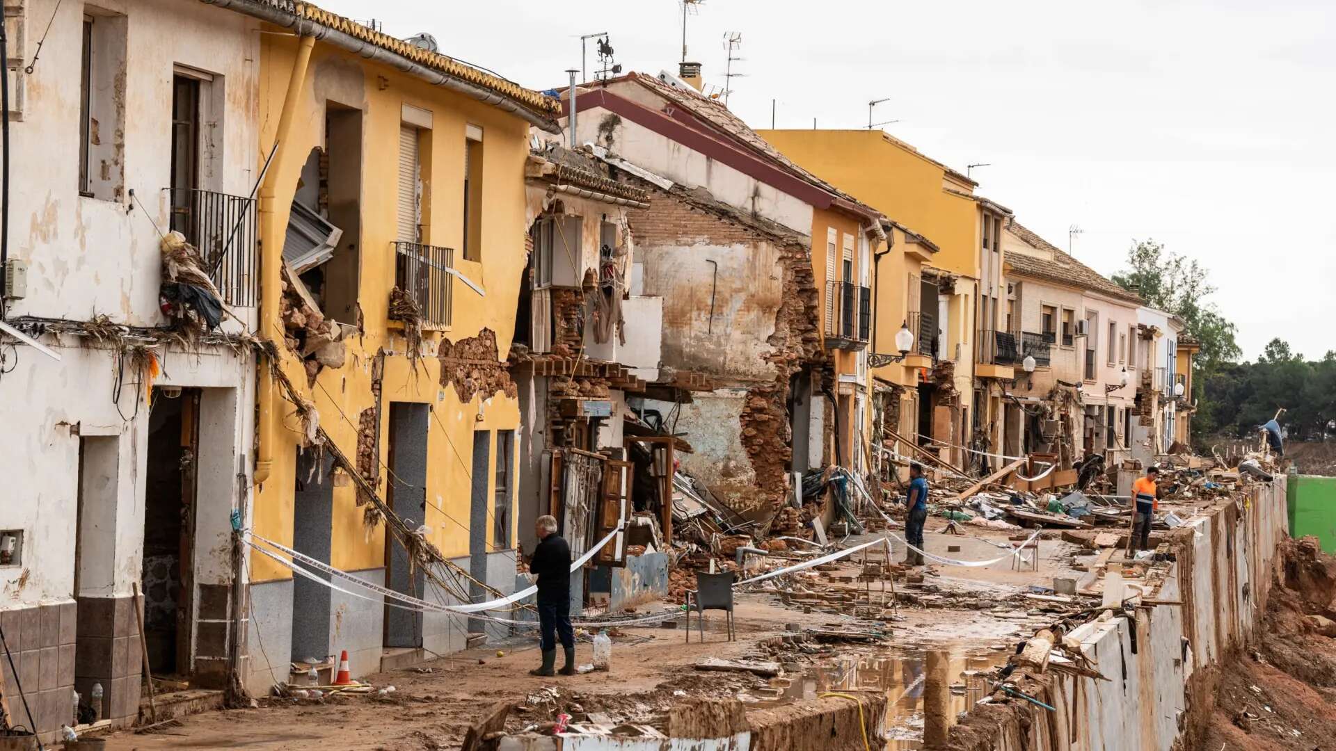 Temor a más derrumbes de casas en los pueblos afectados por la DANA: 