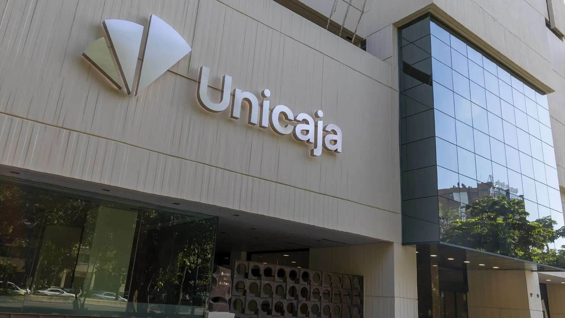 Unicaja sortea 25 tarjetas regalo de 250 euros en pleno Black Friday 2024