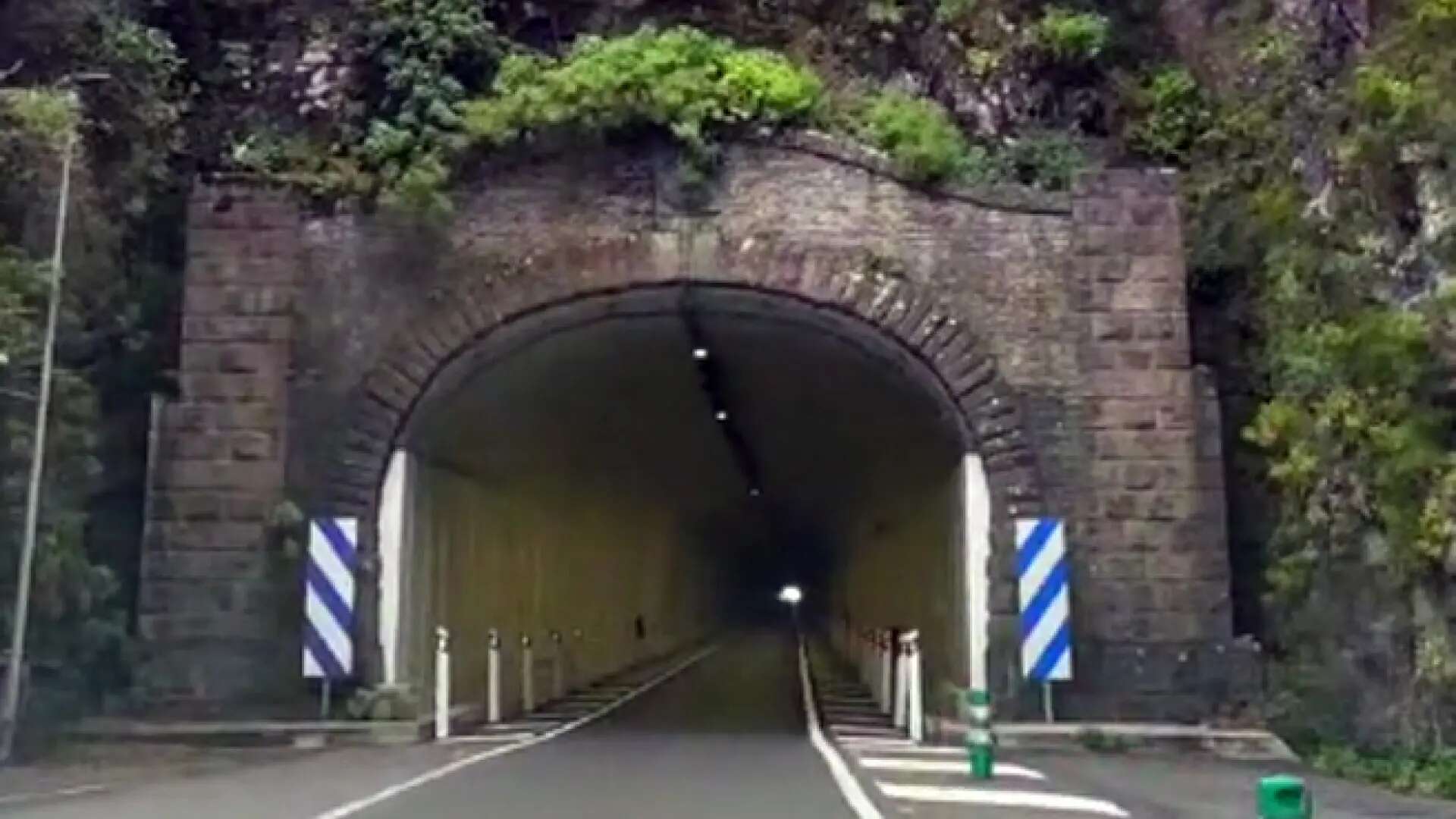 El conocido como 'túnel del tiempo': esto es lo que ocurre cuando los coches pasan por él