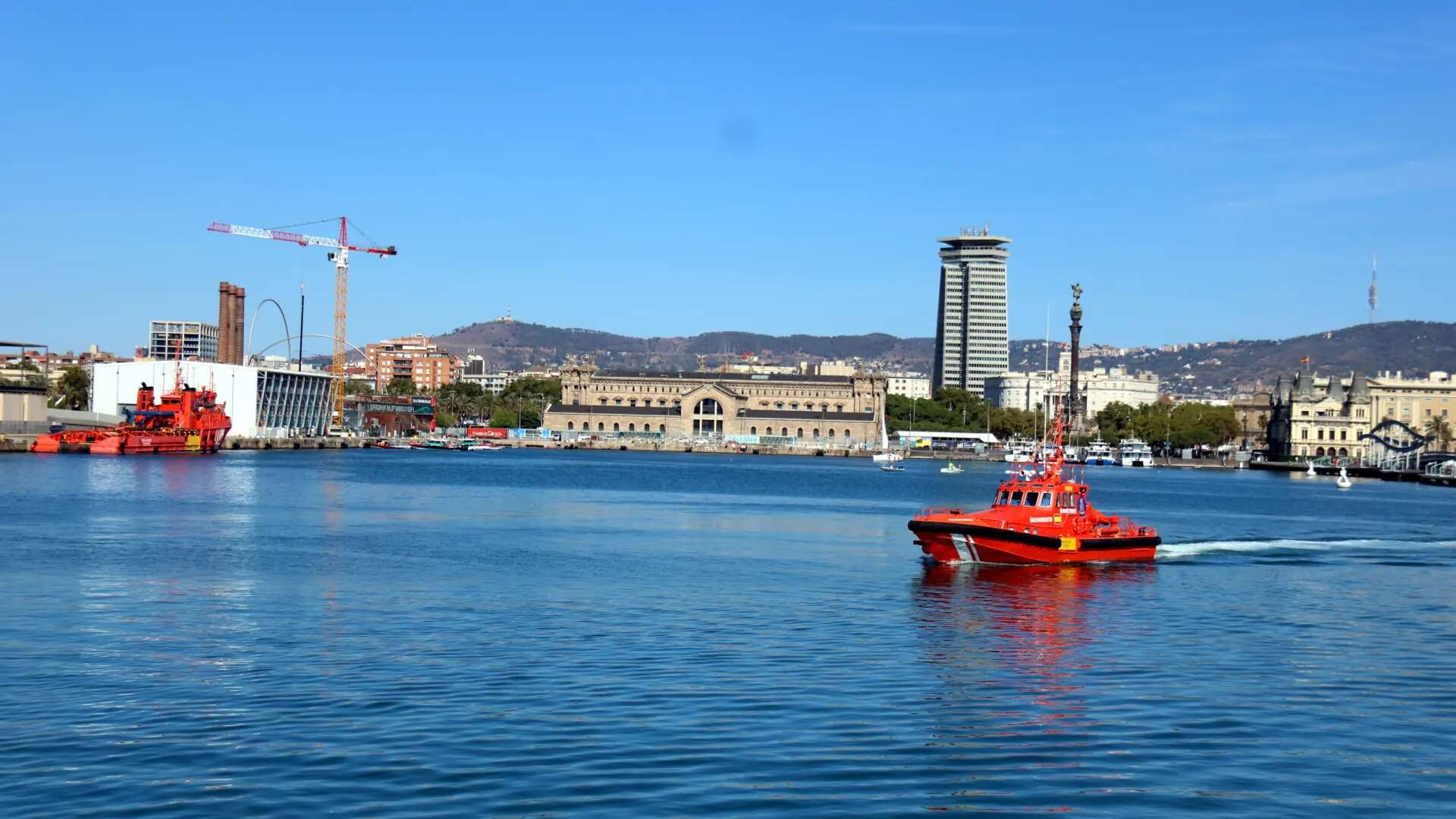 Dos barcos unirán a modo de bus los muelles barceloneses de Drassanes y Llevant a partir del 1 de julio: usarlos costará 1,9 euros