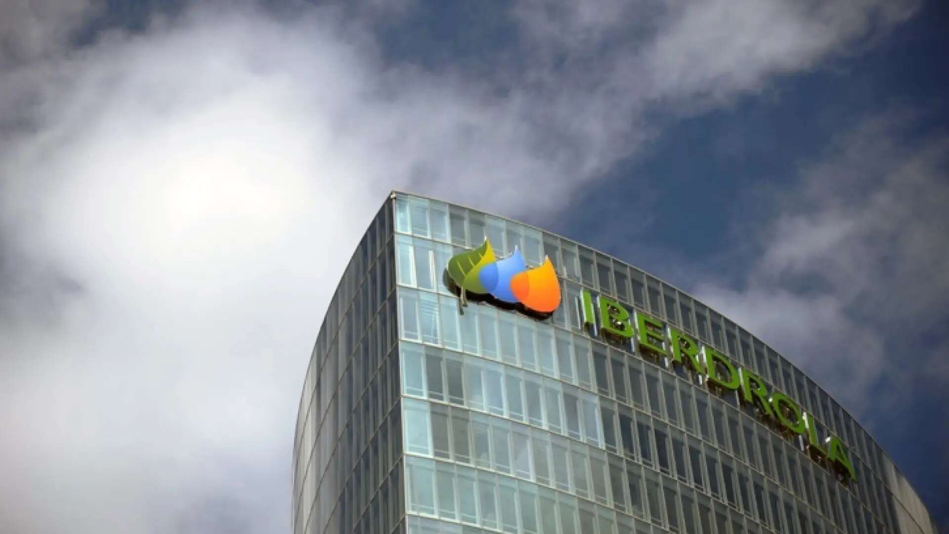 Iberdrola despeja su camino para completar la fusión de su filial en EE UU Avangrid