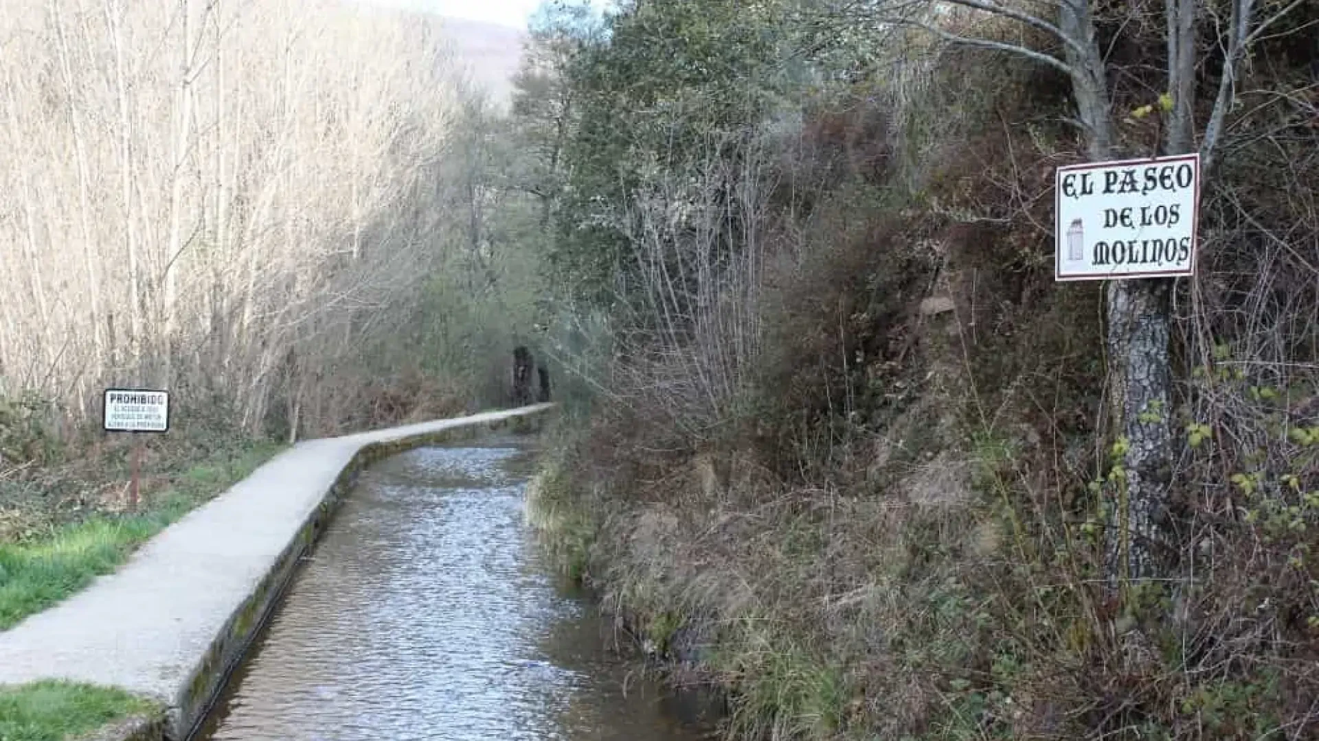 La ruta al borde de un río que se convierte en un auténtico paseo de molinos y canales por el Bierzo