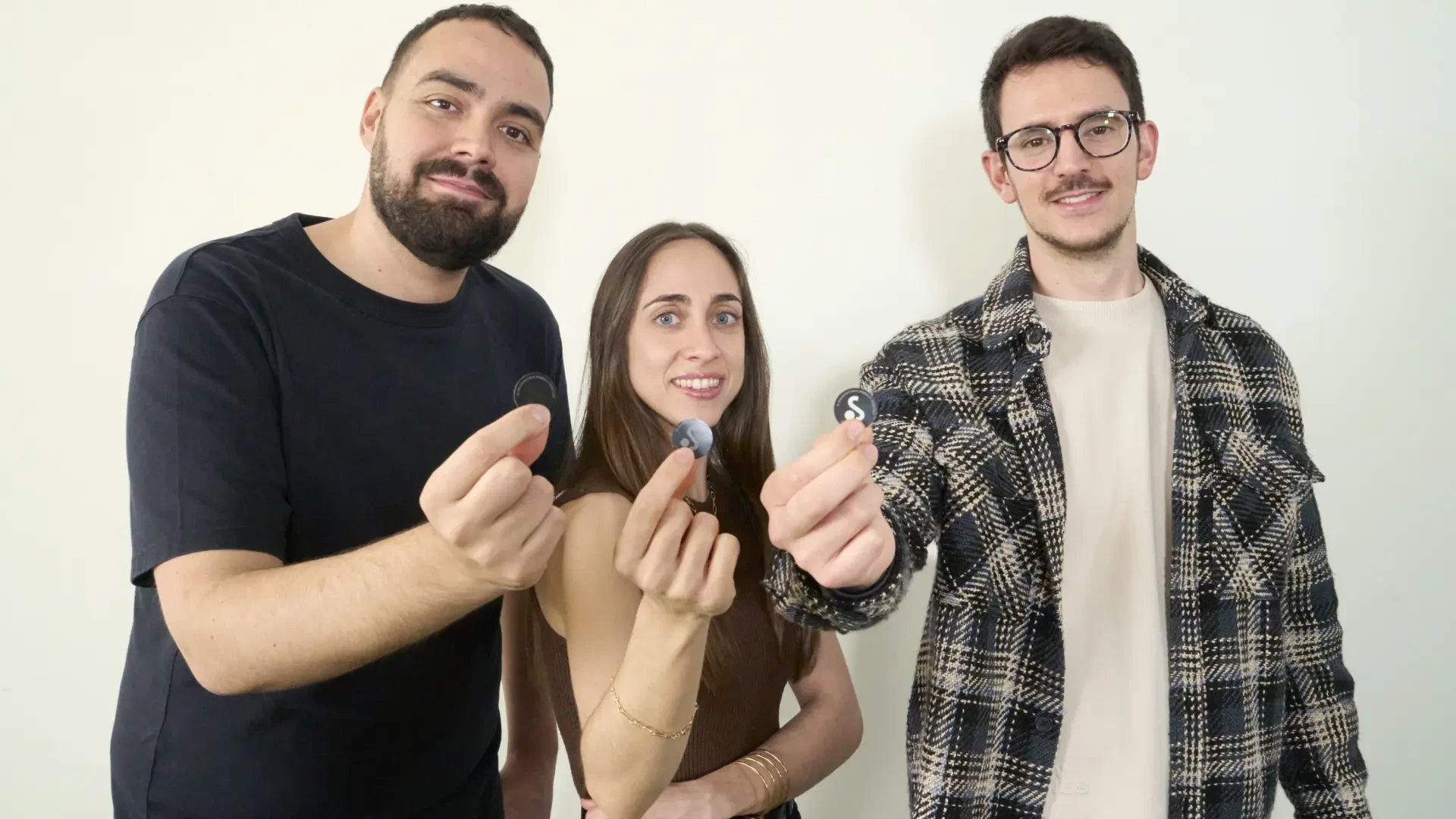 Premian a tres jóvenes por sus etiquetas que evitan tirar comida: “Todo surgió con un filete raro”