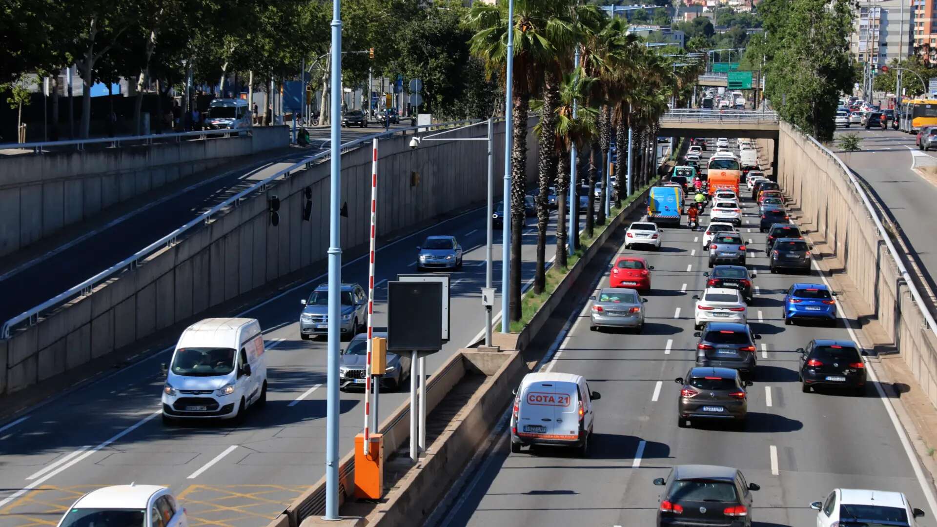 Las colas por la cobertura de la Ronda de Dalt serán historia a partir del próximo lunes: recuperará los tres carriles por sentido