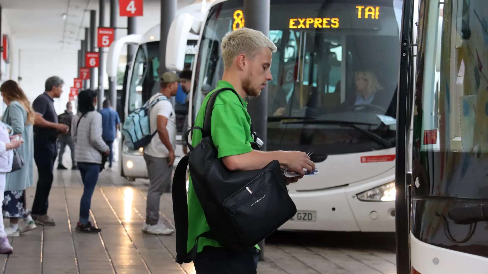 Los buses urbanos e interurbanos deberán garantizar un 40% del servicio en hora punta en la huelga que empieza el lunes en Cataluña