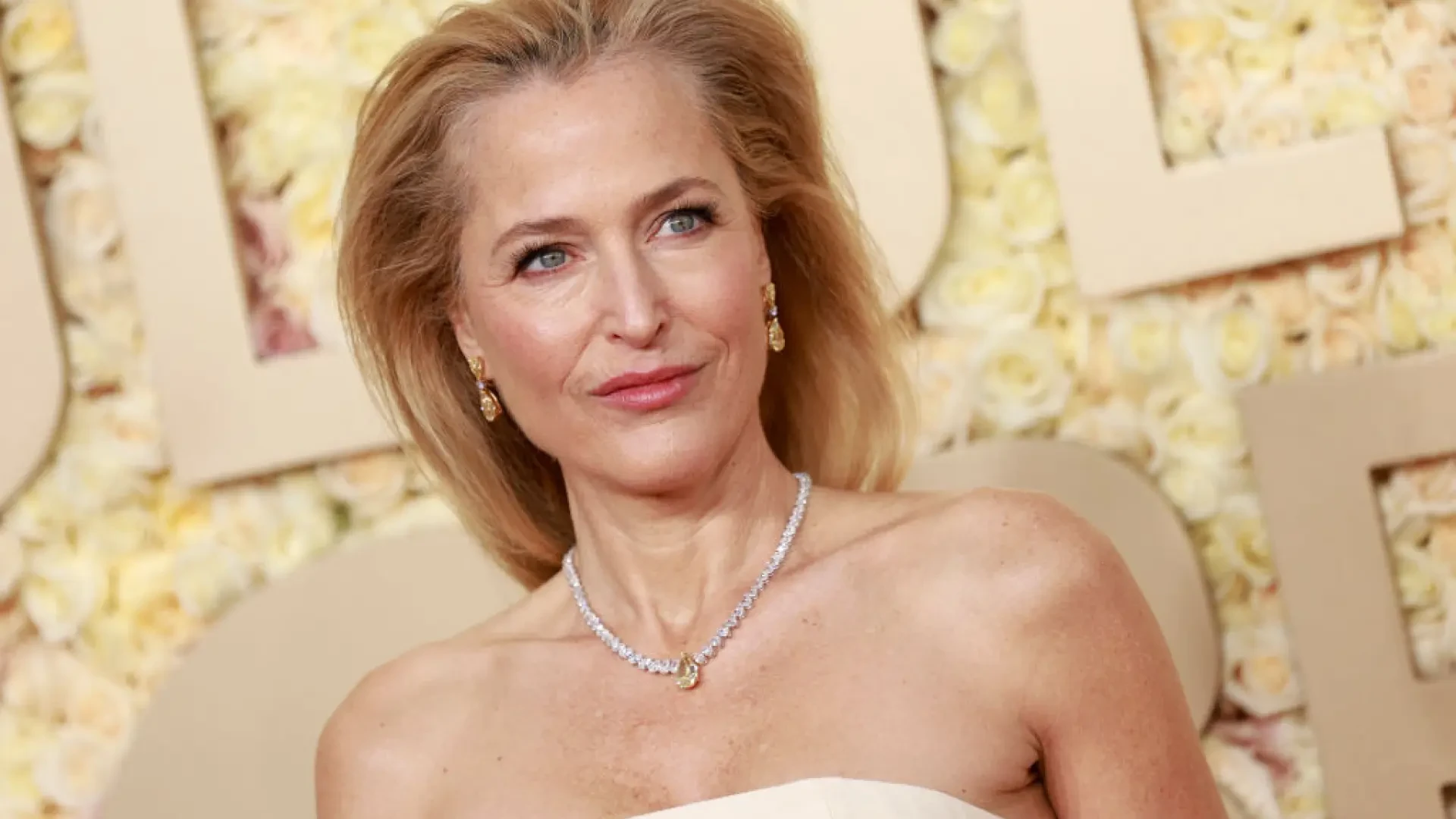 Gillian Anderson escuchará de nuevo tus fantasías sexuales: la actriz prepara un segundo libro