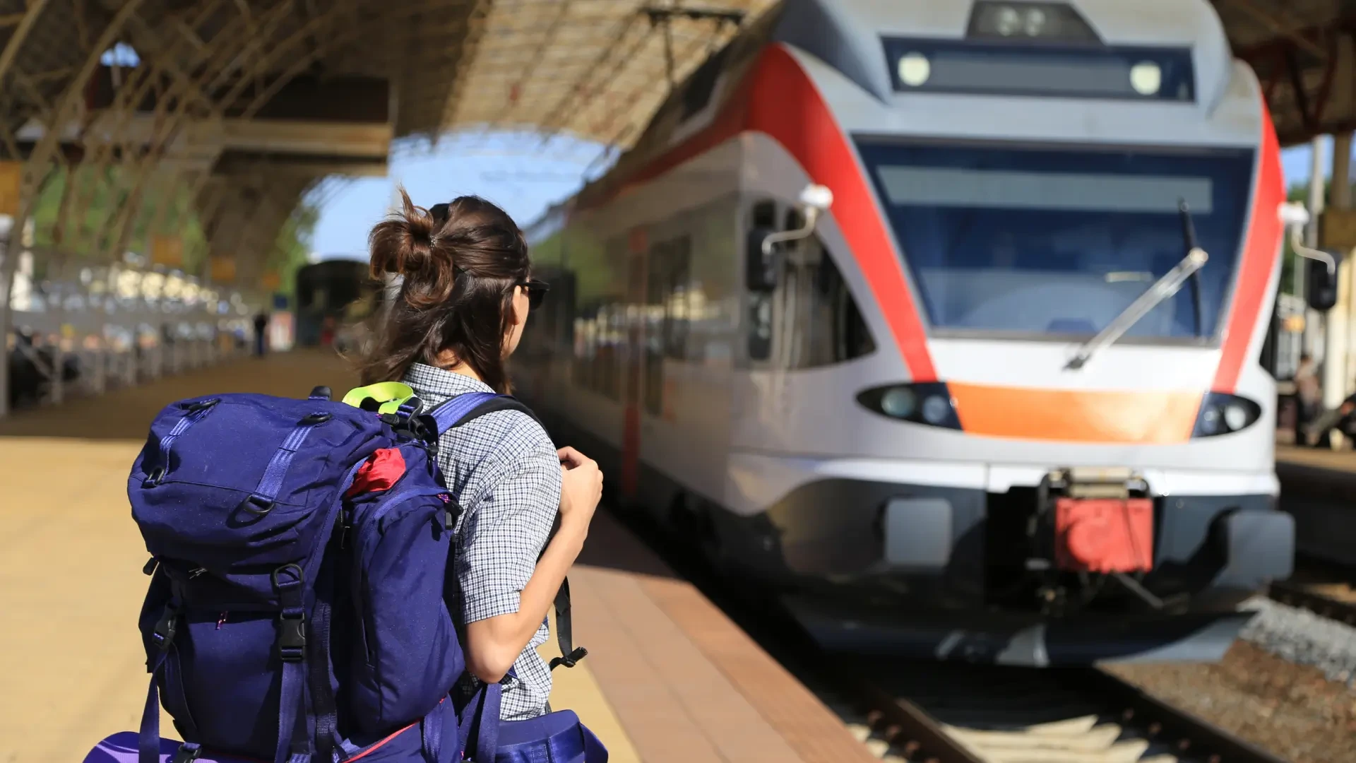 El Gobierno reedita los descuentos veraniegos para jóvenes: reducción del 90% en billetes de autobús y del 50% en tren e Interrail