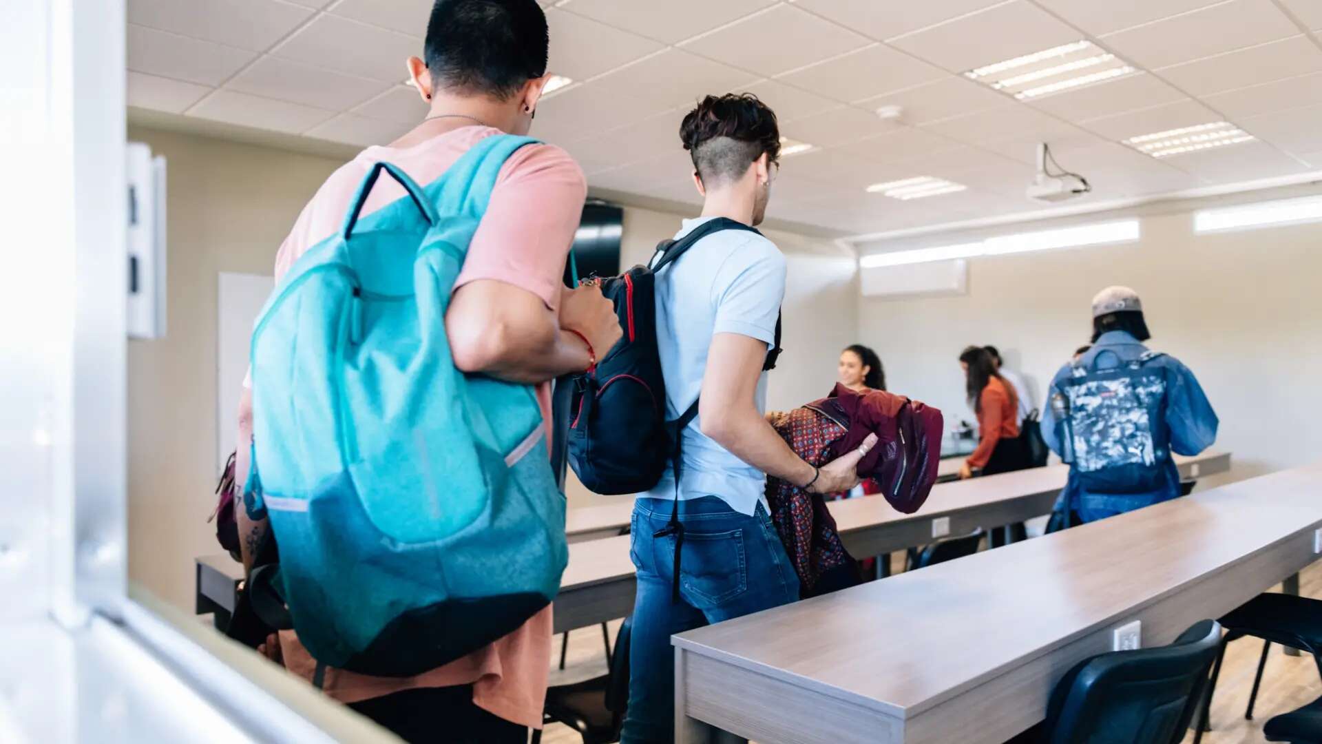 Los institutos de Madrid habilitan bibliotecas, laboratorios y baños como aulas para reducir ratios