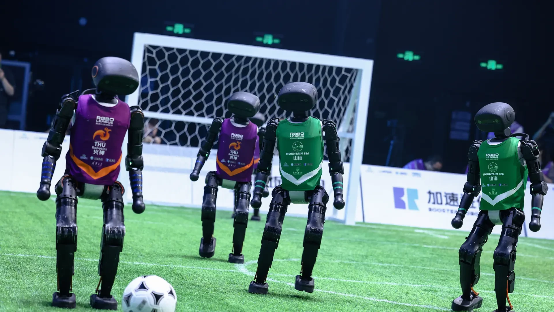 China apuesta por el fútbol de robots humanoides: antes del 2050 quieren ganar a los humanos