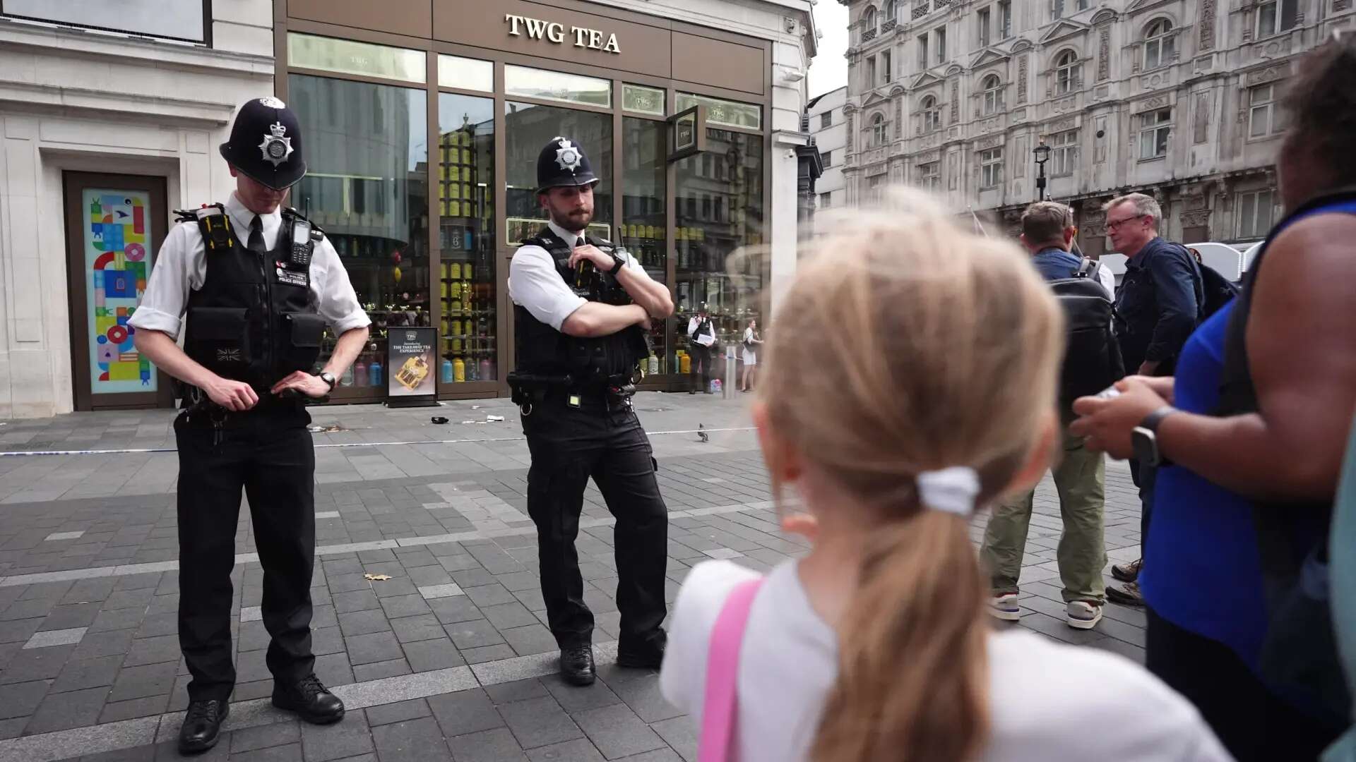 Detenido un hombre por atropellar a cuatro peatones al subirse a una acera en Londres