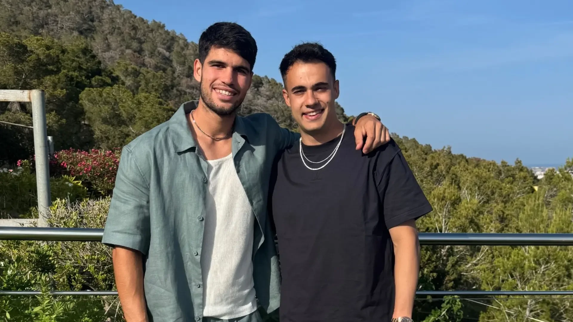 Alcaraz disfruta en Ibiza junto a Sergio Reguilón con el objetivo de repetir la fórmula que le llevó al éxito