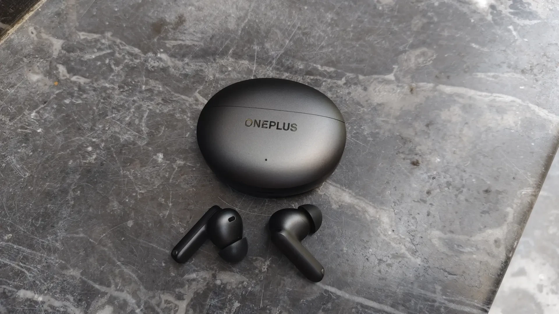 Sonido potente, una cancelación de ruido mejor y una autonomía que cumple con nota: así son los OnePlus Buds 4