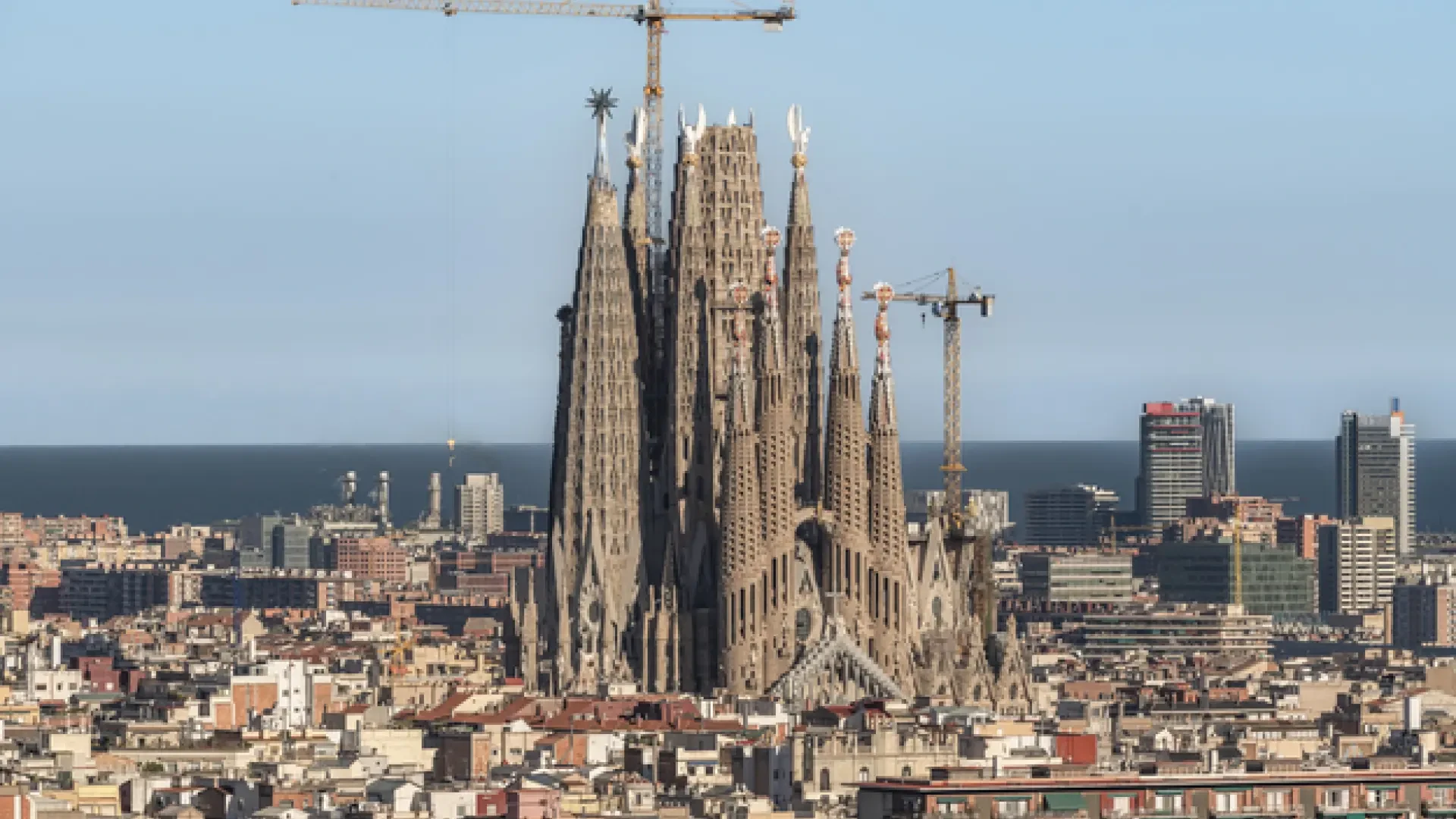 La Sagrada Familia logra los 158,78 metros de altura y se convierte en el edificio más alto de Barcelona