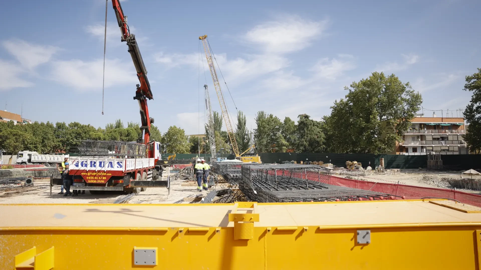 Los vecinos de Comillas se sienten ajenos al plan de reforma de su parque y piden información directa de la obra de la L11