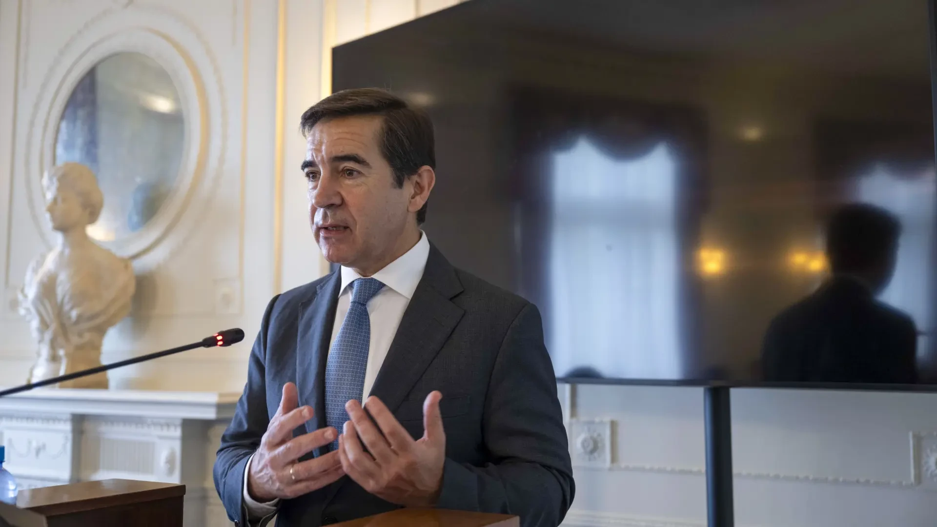 BBVA sigue adelante con la opa al Sabadell: 