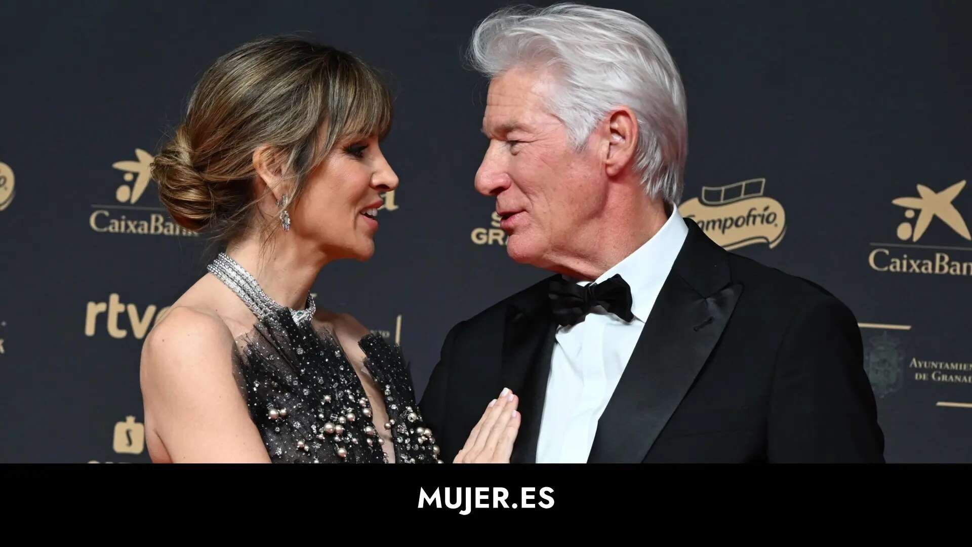 Alejandra Silva, mujer de Richard Gere, brilla con un vestido joya de Armani Privé en los Goya 2025