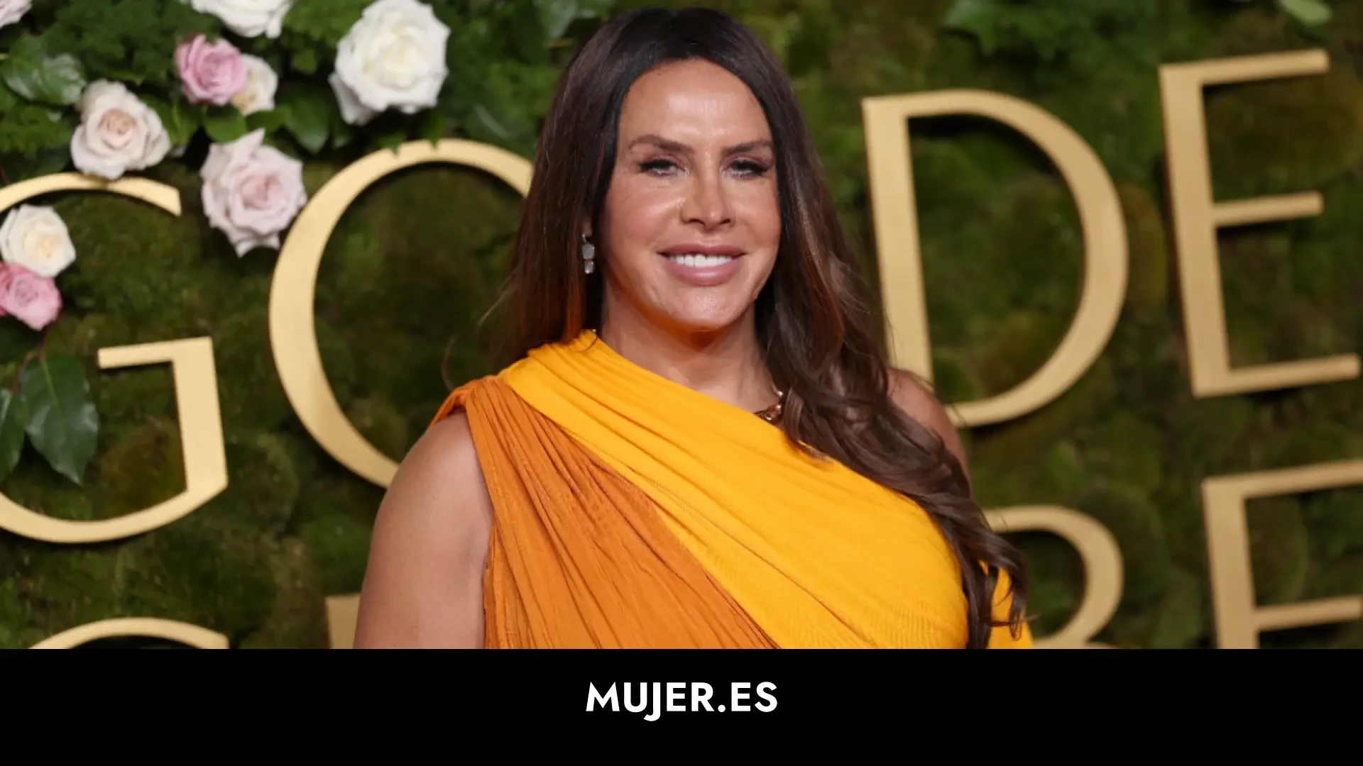 Karla Sofía Gascón sorprende con su vestido con capucha: 