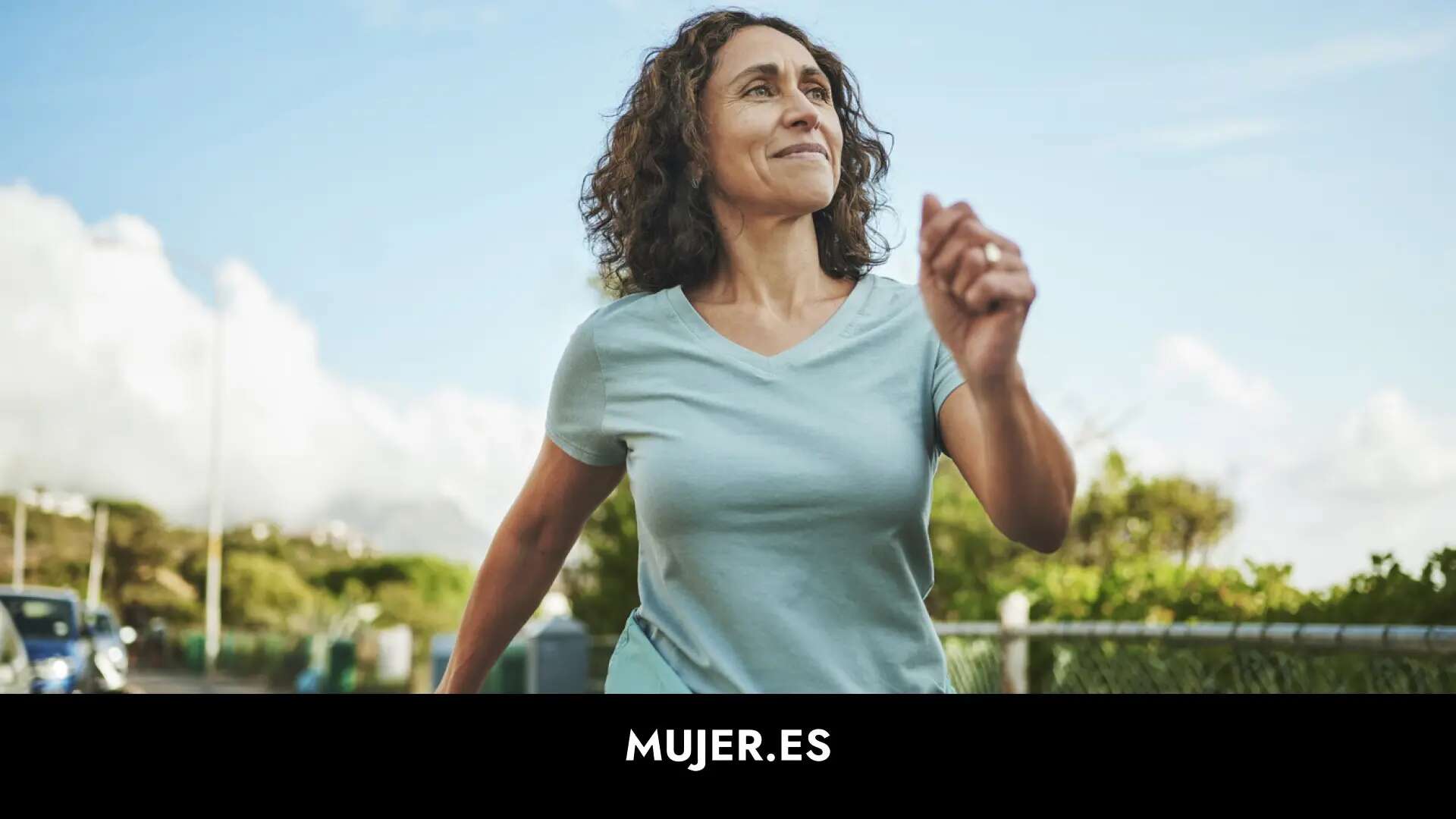 Esto es lo que recomiendan los expertos a las mujeres para perder más pesocuando salen a caminar