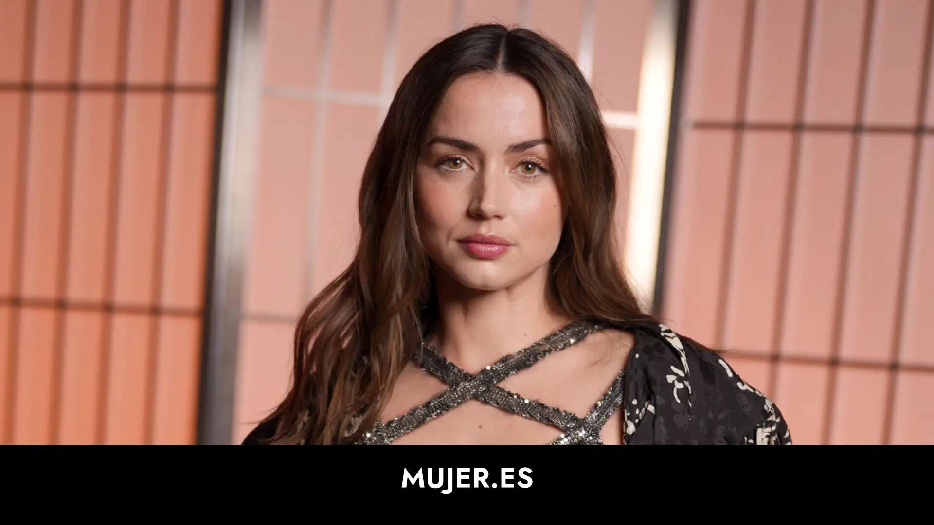 Ana de Armas arrasa con el minivestido de transparencias más romántico