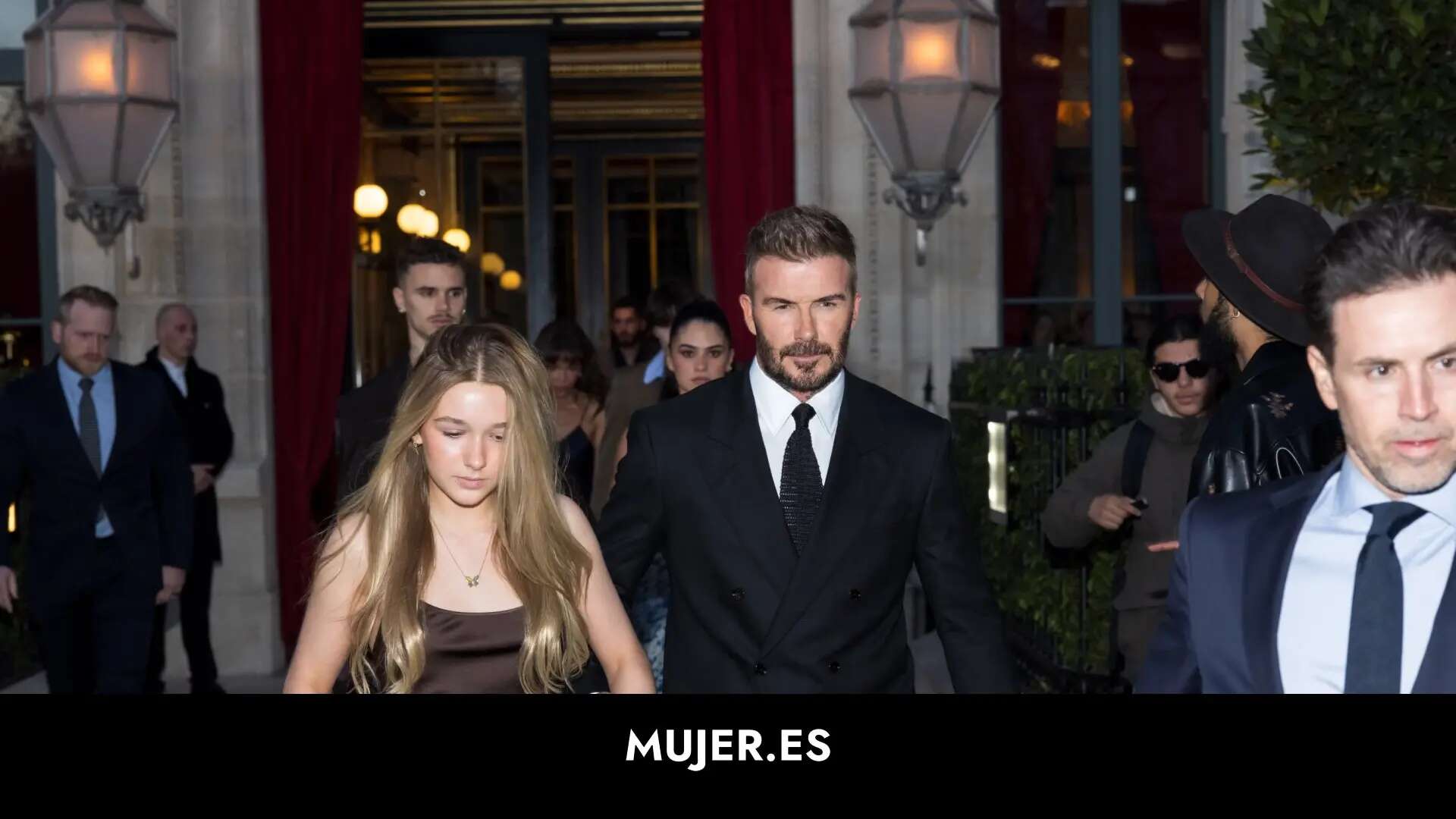 El clan Beckham viaja a París para el desfile de Victoria : sus 'looks' más elegantes