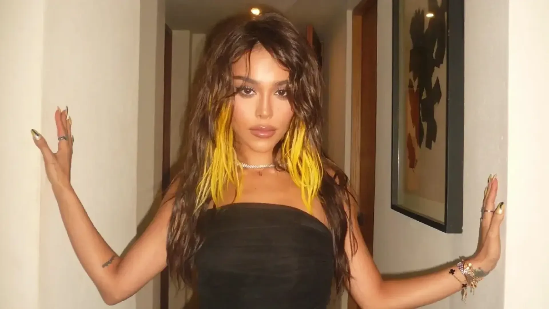 Danna Paola celebra sus 30 años y desvela cómo se lleva el bikini al revés 