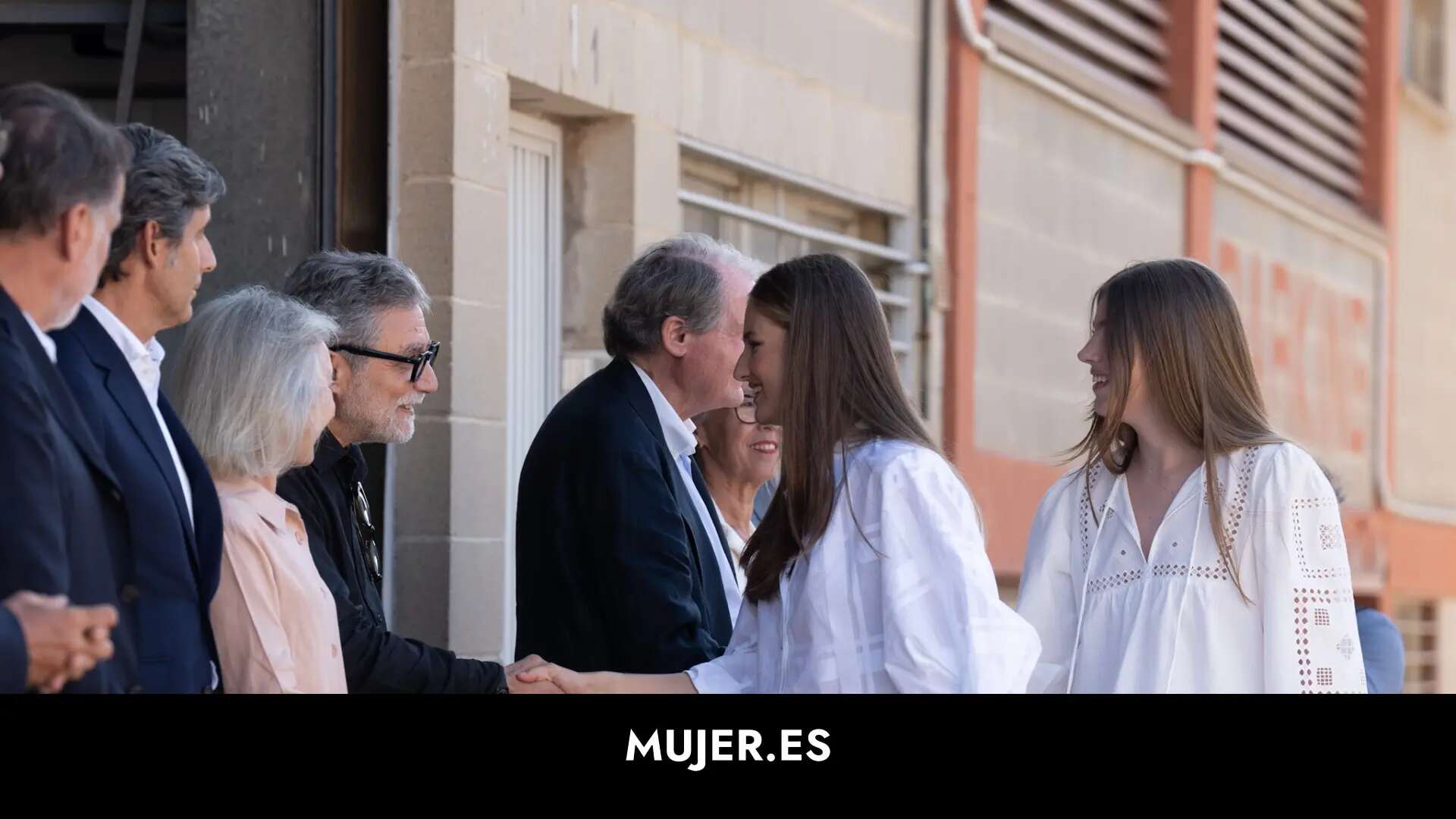 La princesa Leonor sorprende en el taller de Jaume Plensa con un 'look' que podía haber elegido junto a su hermana