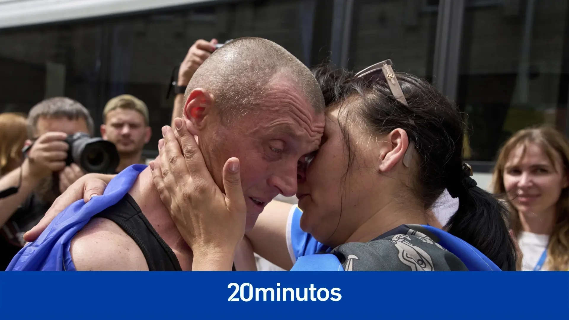Las emotivas imágenes del reencuentro de soldados ucranianos liberados con sus familias