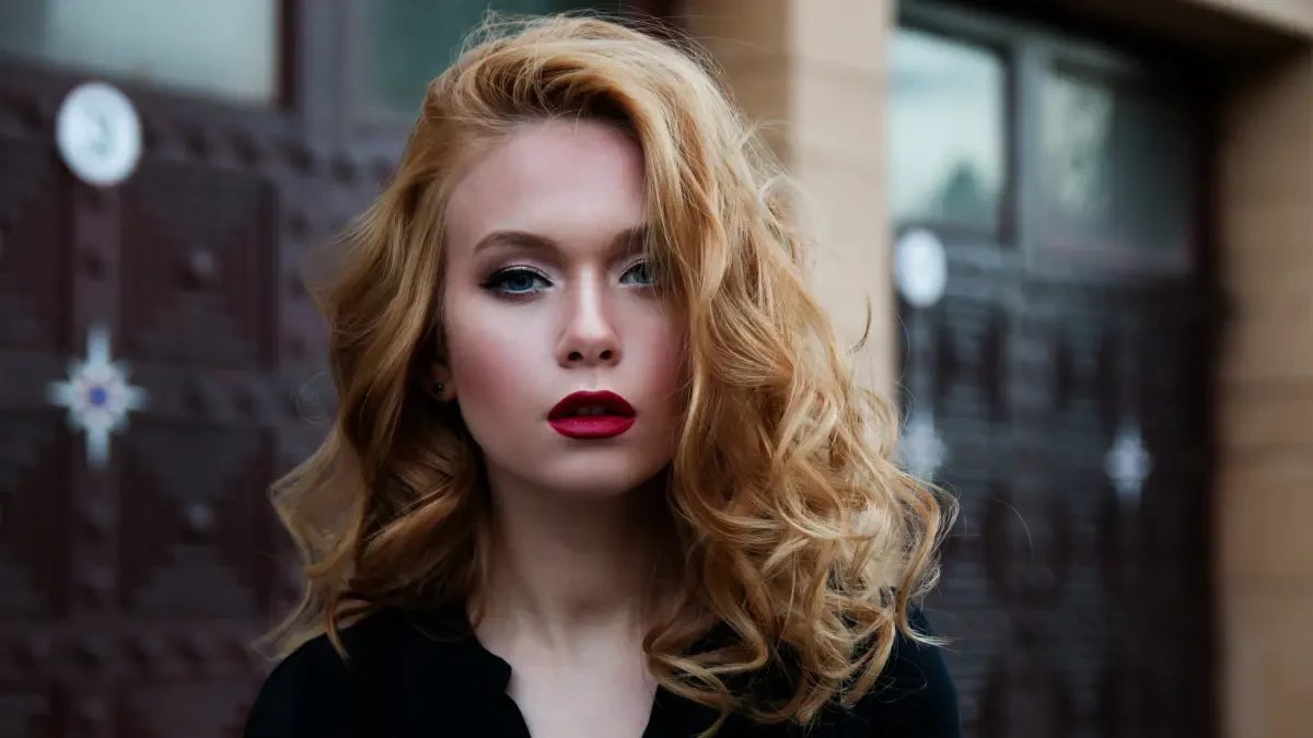 El burdeos será el color estrella en el maquillaje este otoño y estas son sus claves