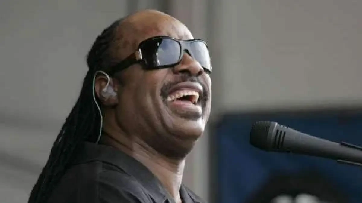 Stevie Wonder presenta dos nuevos temas y, con 70 años, apunta a su primer disco en tres lustros