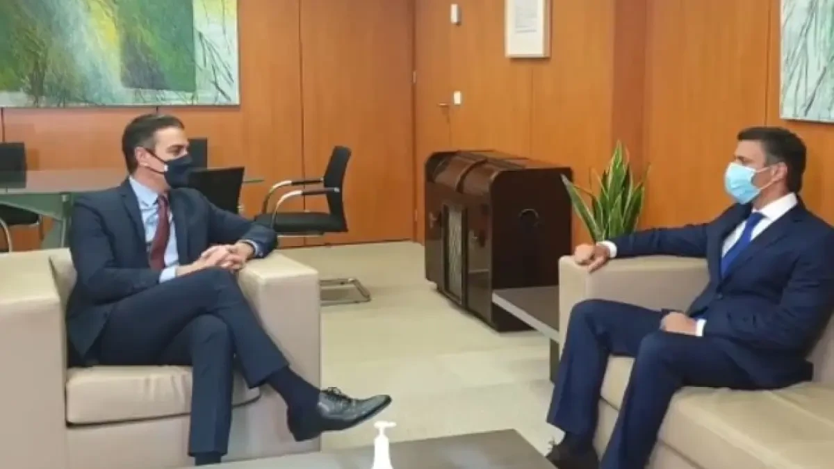 Pedro Sánchez se reúne con Leopoldo López en Ferraz como líder del PSOE en lugar de hacerlo en la Moncloa