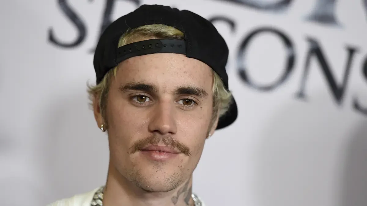 Justin Bieber estalla y pide a sus fans que dejen de pasearse por delante de su casa