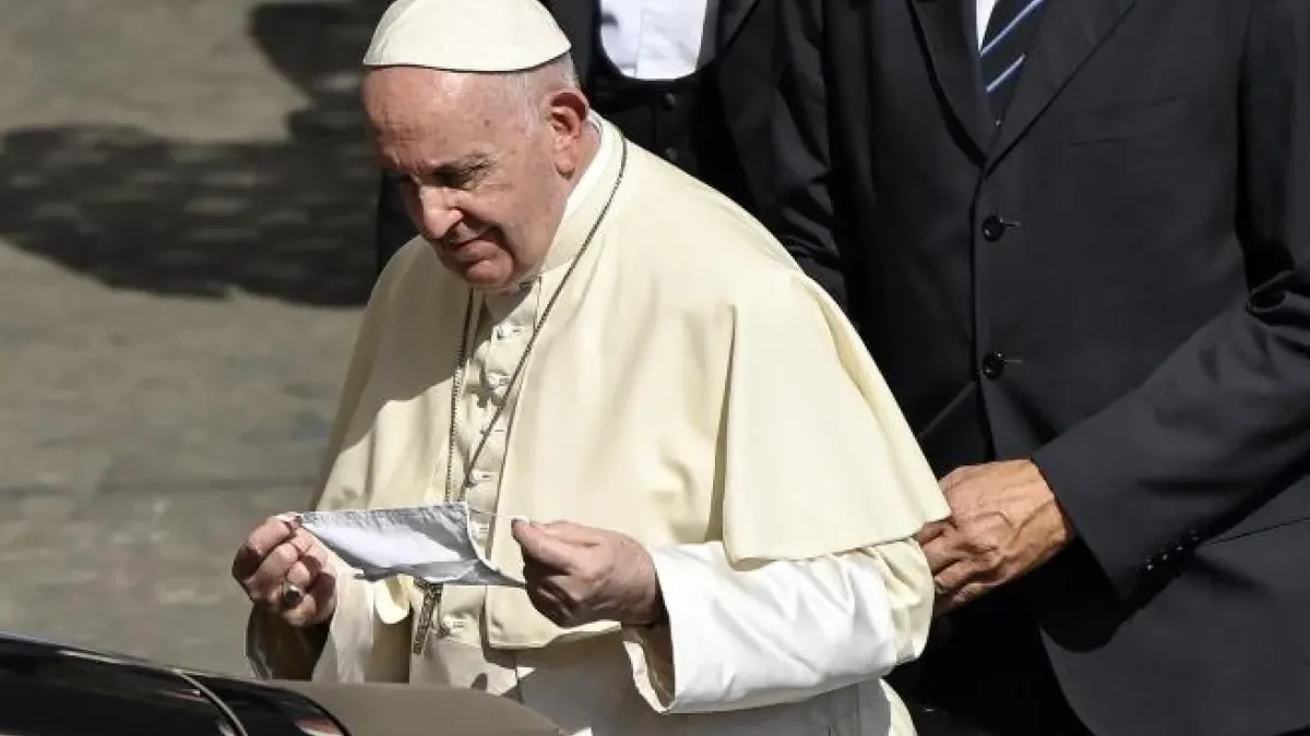 El papa pide perdón por no acercarse a saludar a los peregrinos: 